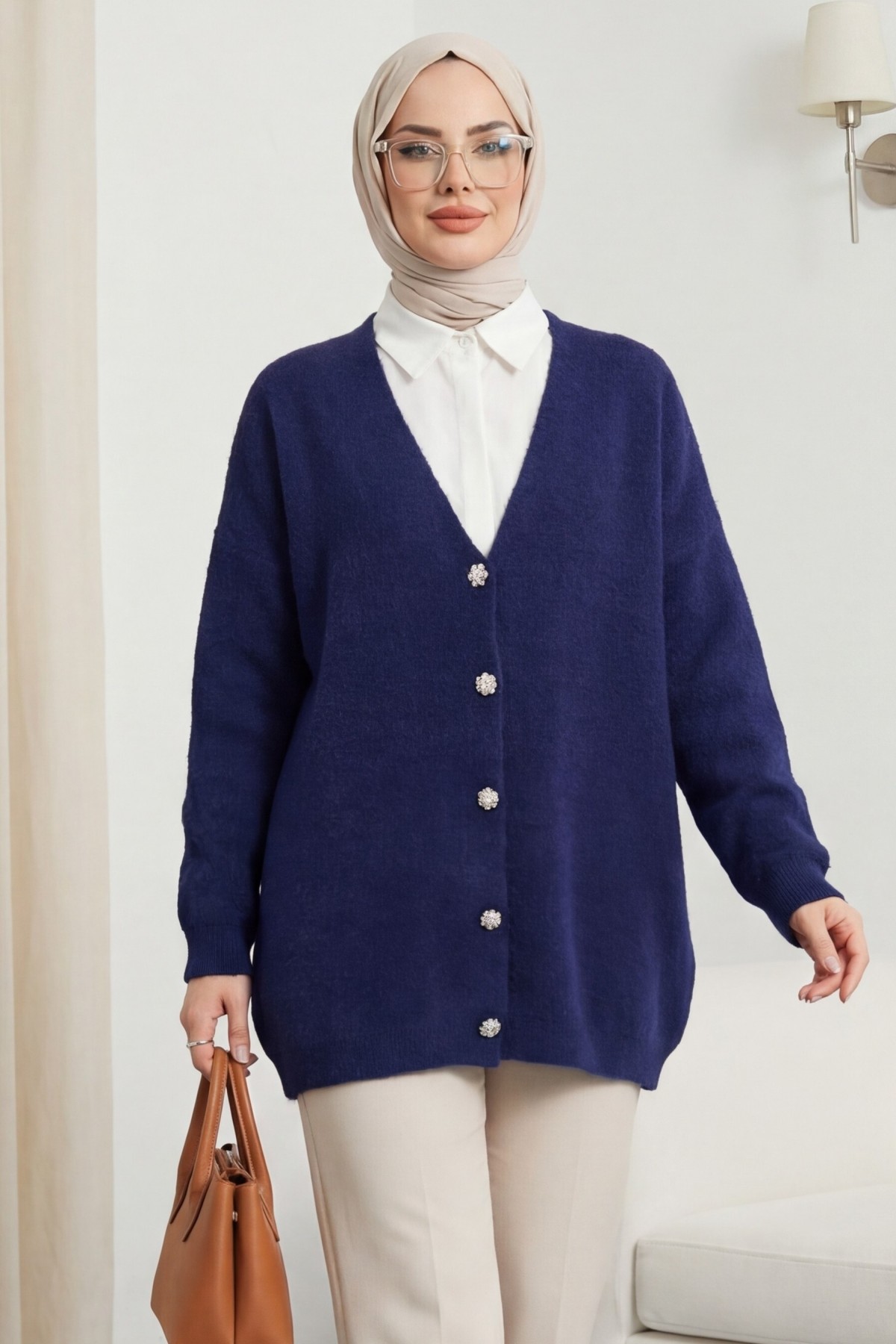 Önü Düğmeli Sakallı Salaş Triko Hırka    -Laci