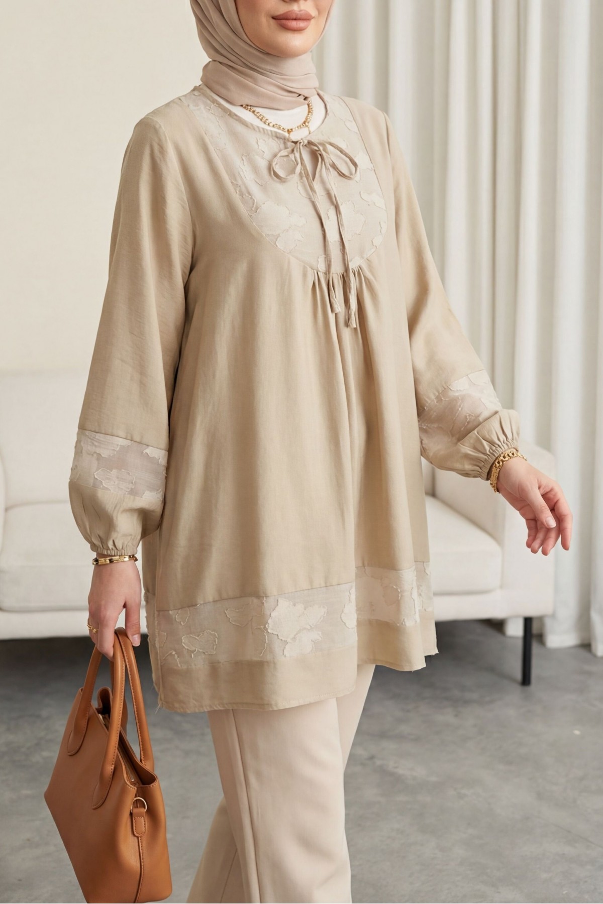 Yakası Bağlamalı Kolu Lastikli Garnili Modal Tunik  -Açık Vizon