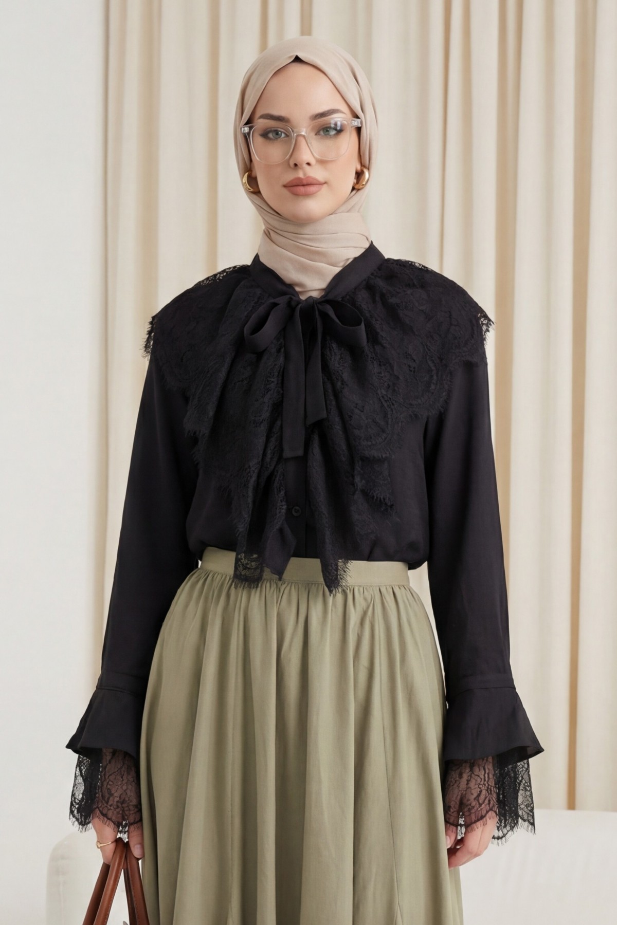 Yakası Bağcıklı Fırfırlı Dantel Detaylı Arkası Uzun Cupra Gömlek  -Siyah