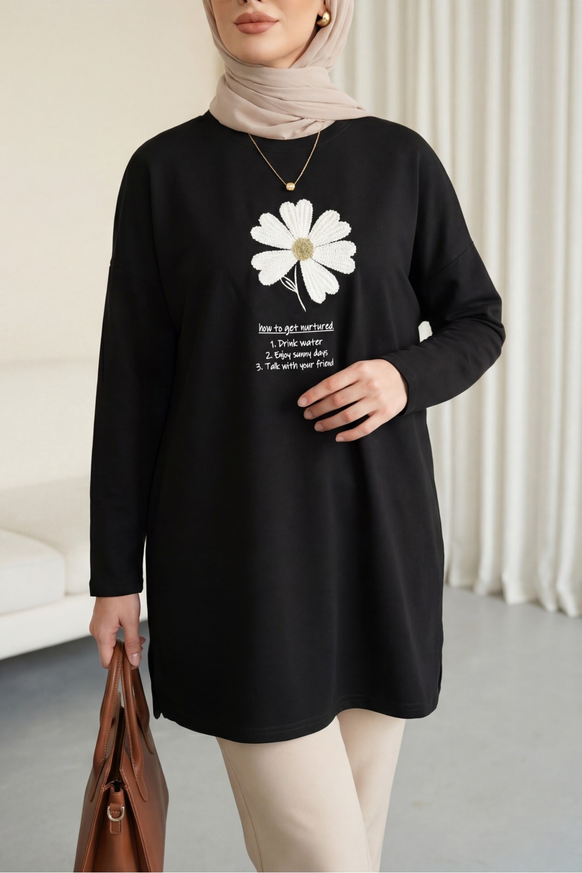 Önü Çiçek Nakışlı Bisiklet Yaka Penye Tunik -Siyah