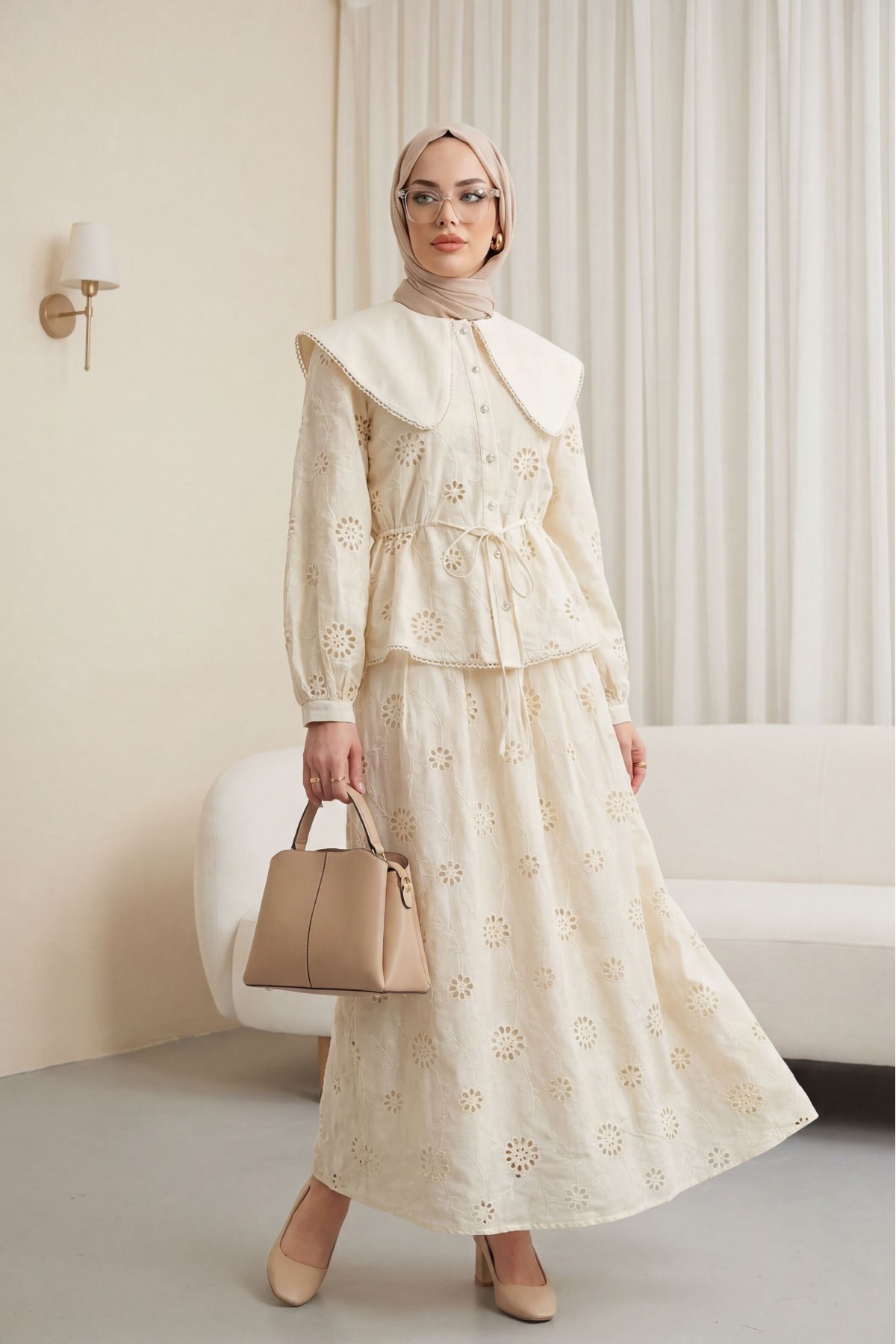 Bebe Yaka Beli Lastikli Bağcıklı Nakışlı Astarlı Keten Takım  -Krem