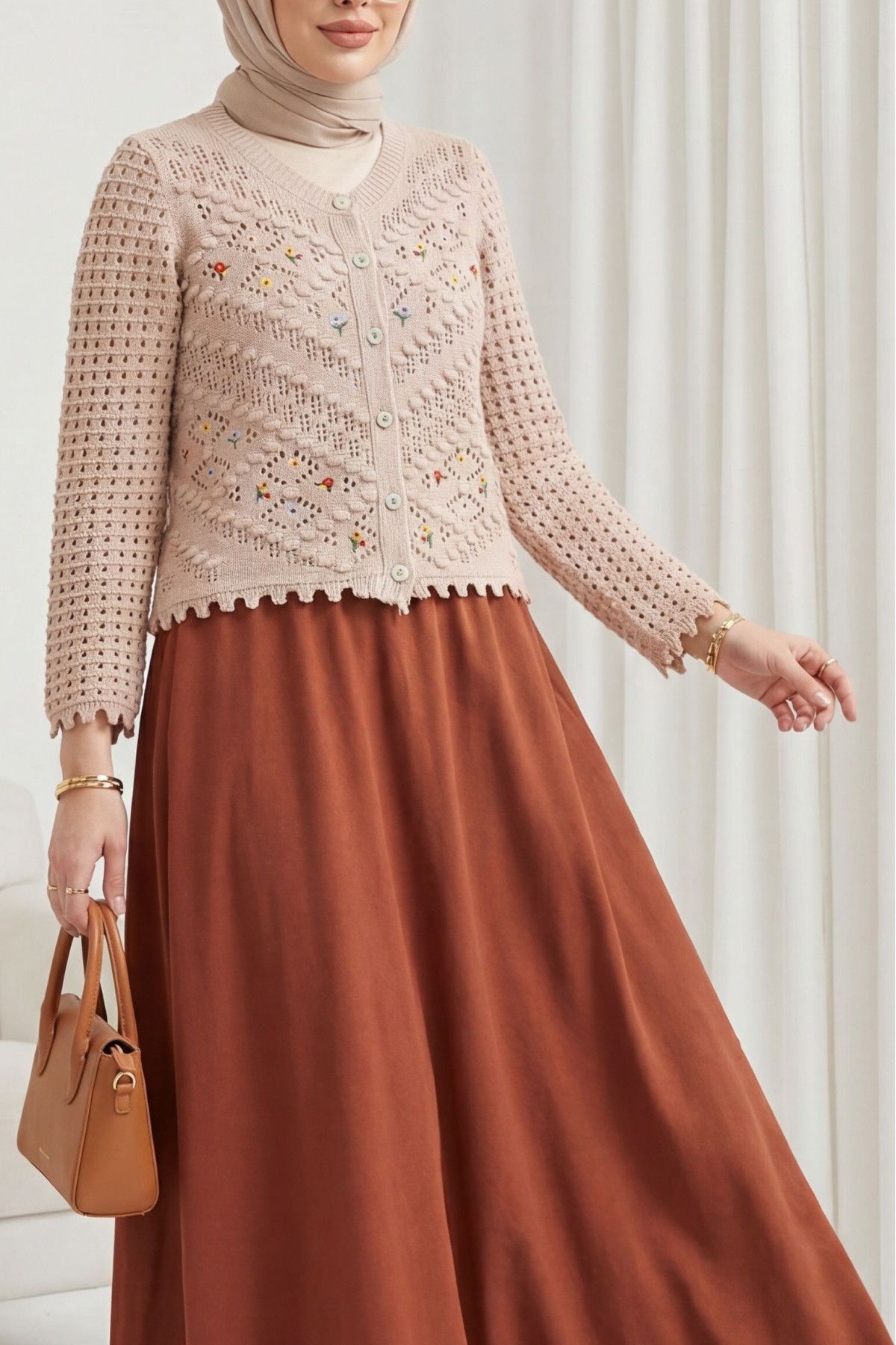 Çiçek Nakışlı Ponponlu Ajurlu Triko Hırka       -Pudra