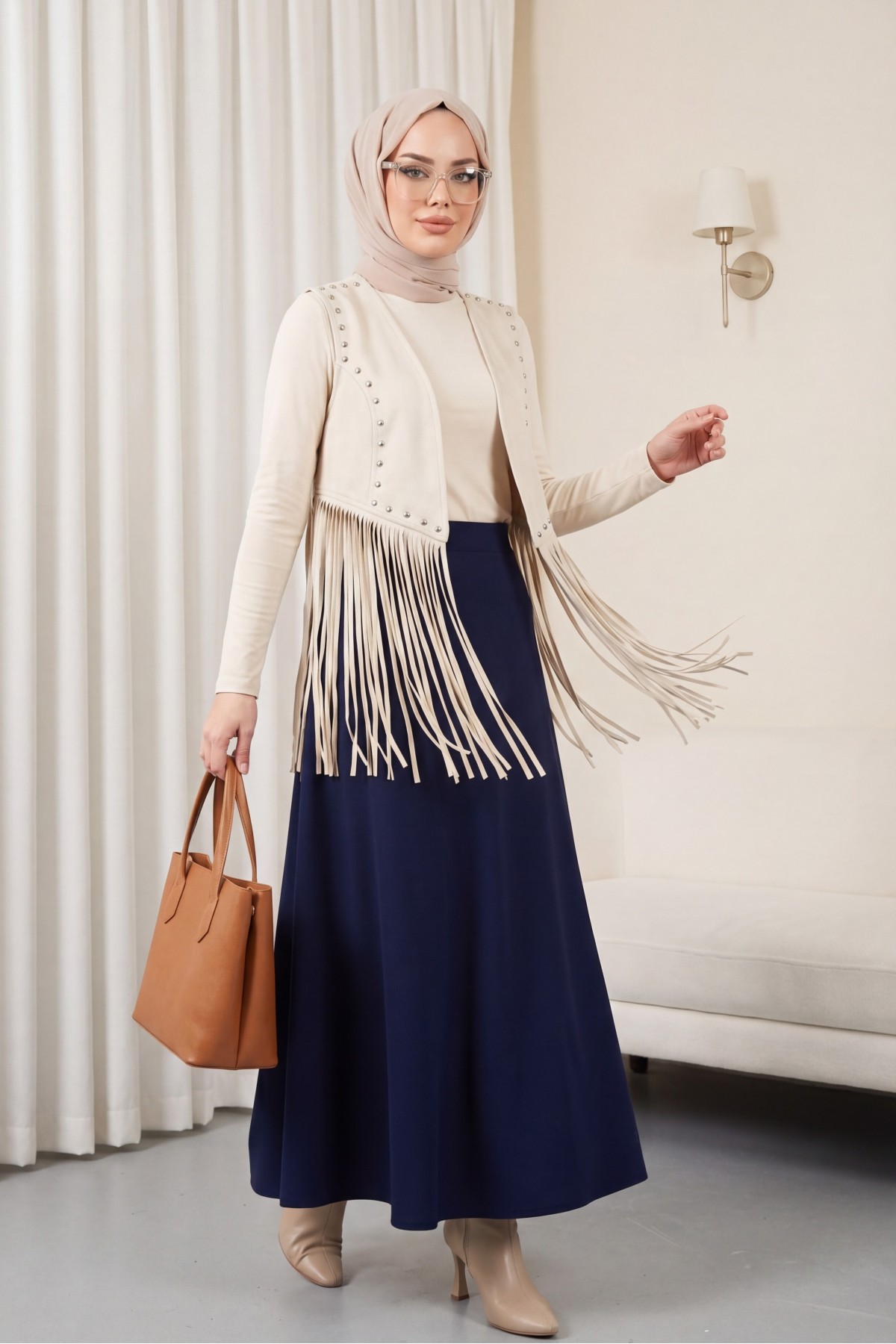 Taş Detaylı Püsküllü Droplu Süet Yelek -Taş