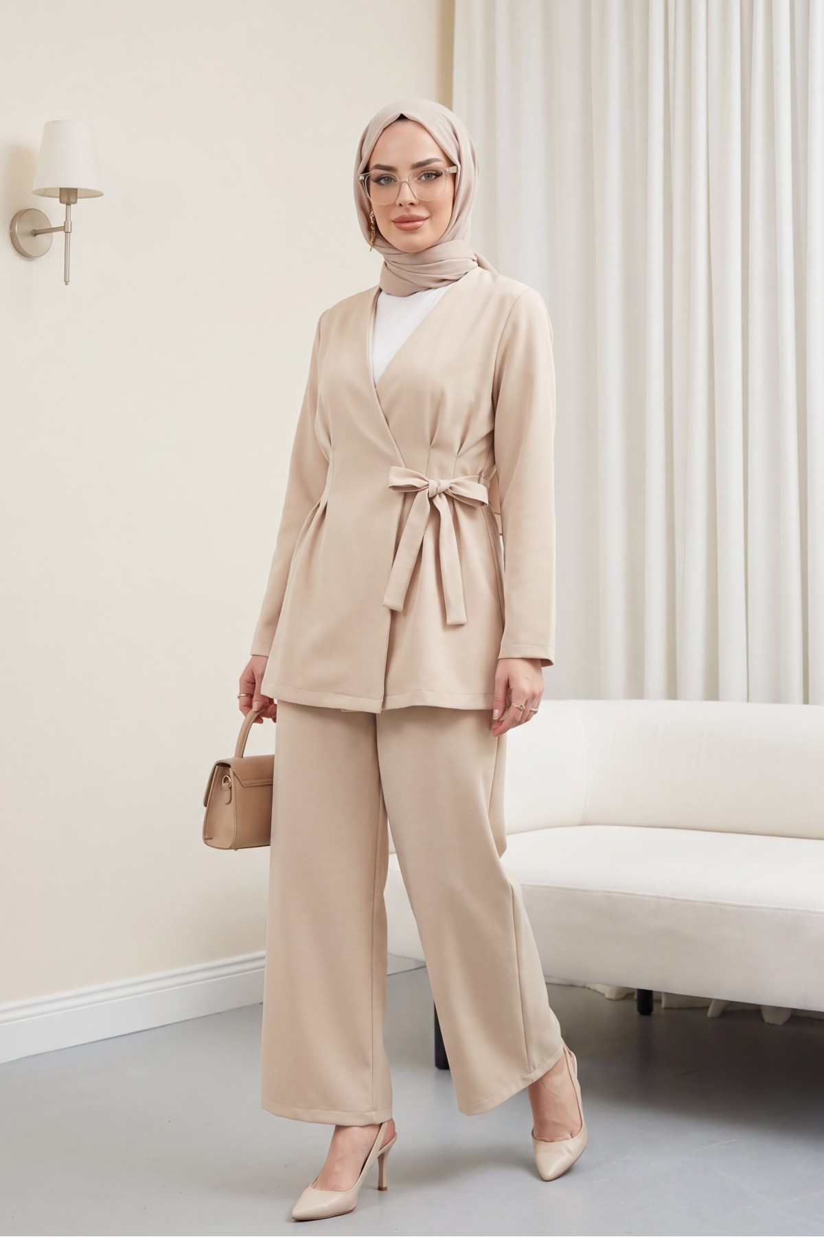 Pens Detaylı Önü Çapraz Bağlamalı Pantolonlu İthal Krep Takım -Bej