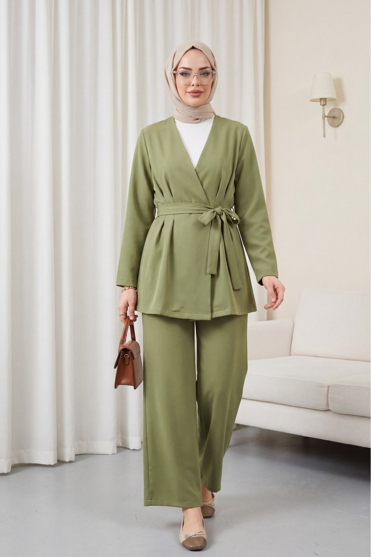 Pens Detaylı Önü Çapraz Bağlamalı Pantolonlu İthal Krep Takım -Çağla Y.