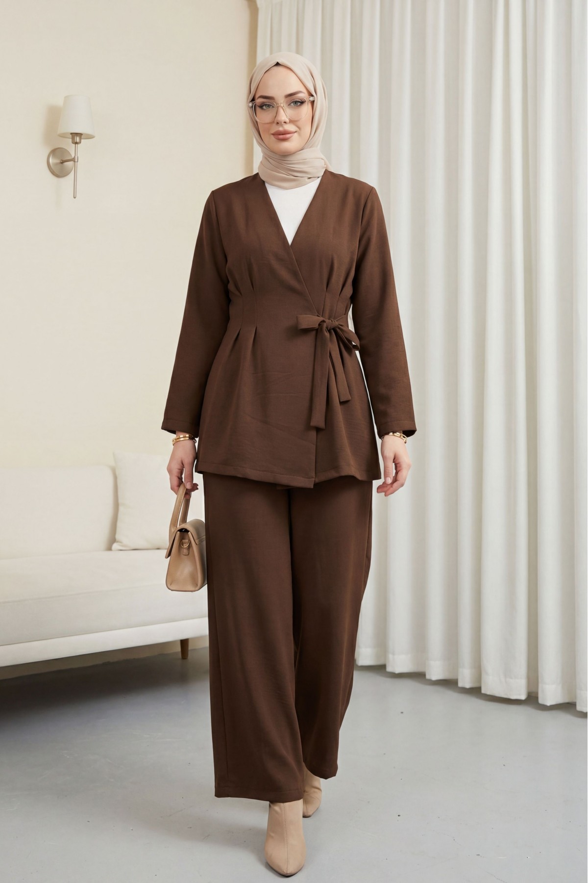 Pens Detaylı Önü Çapraz Bağlamalı Pantolonlu İthal Krep Takım -Kahve