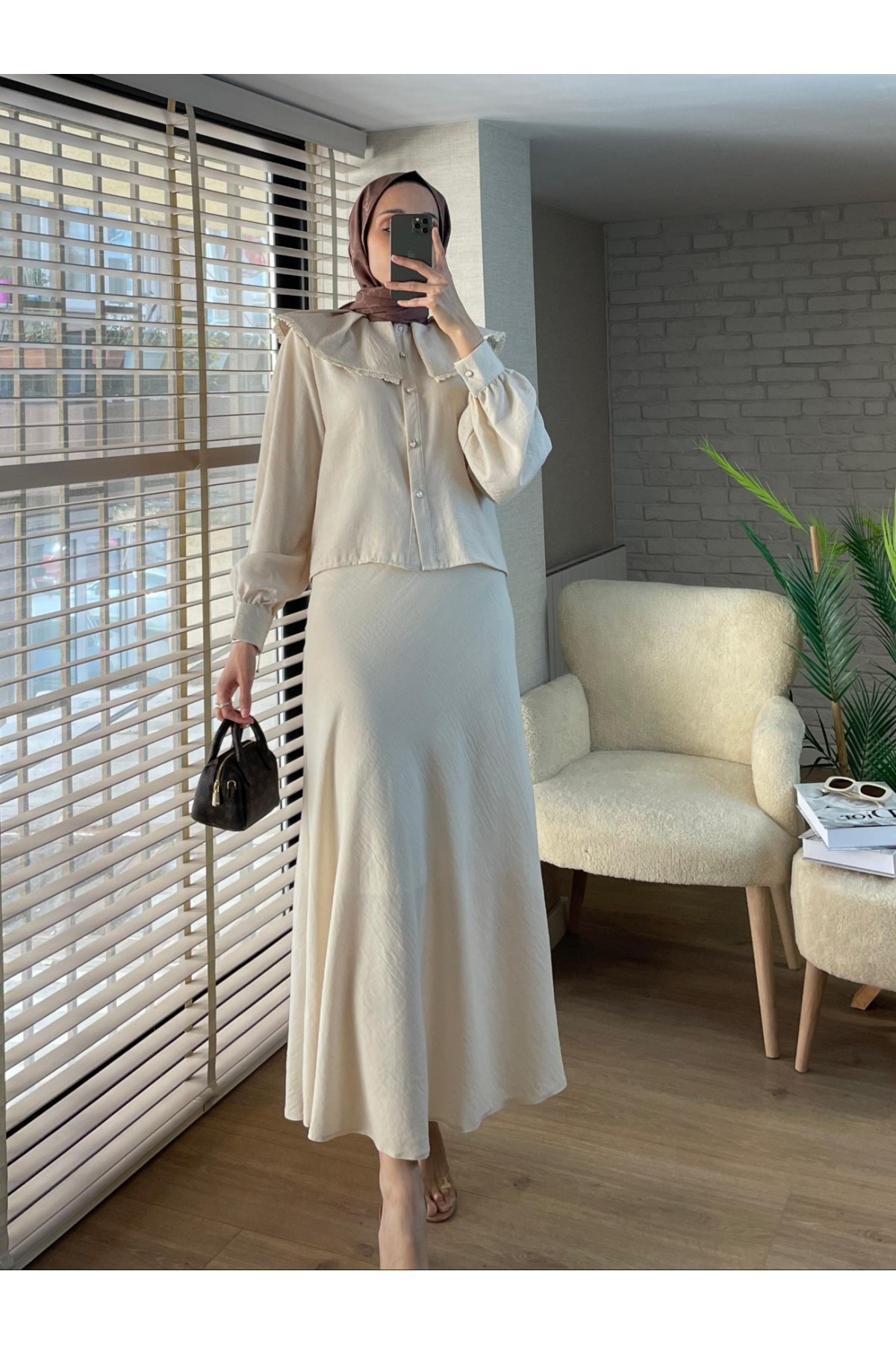 Dantelli Marul Yaka Saf Keten Etekli Takım -Ekru