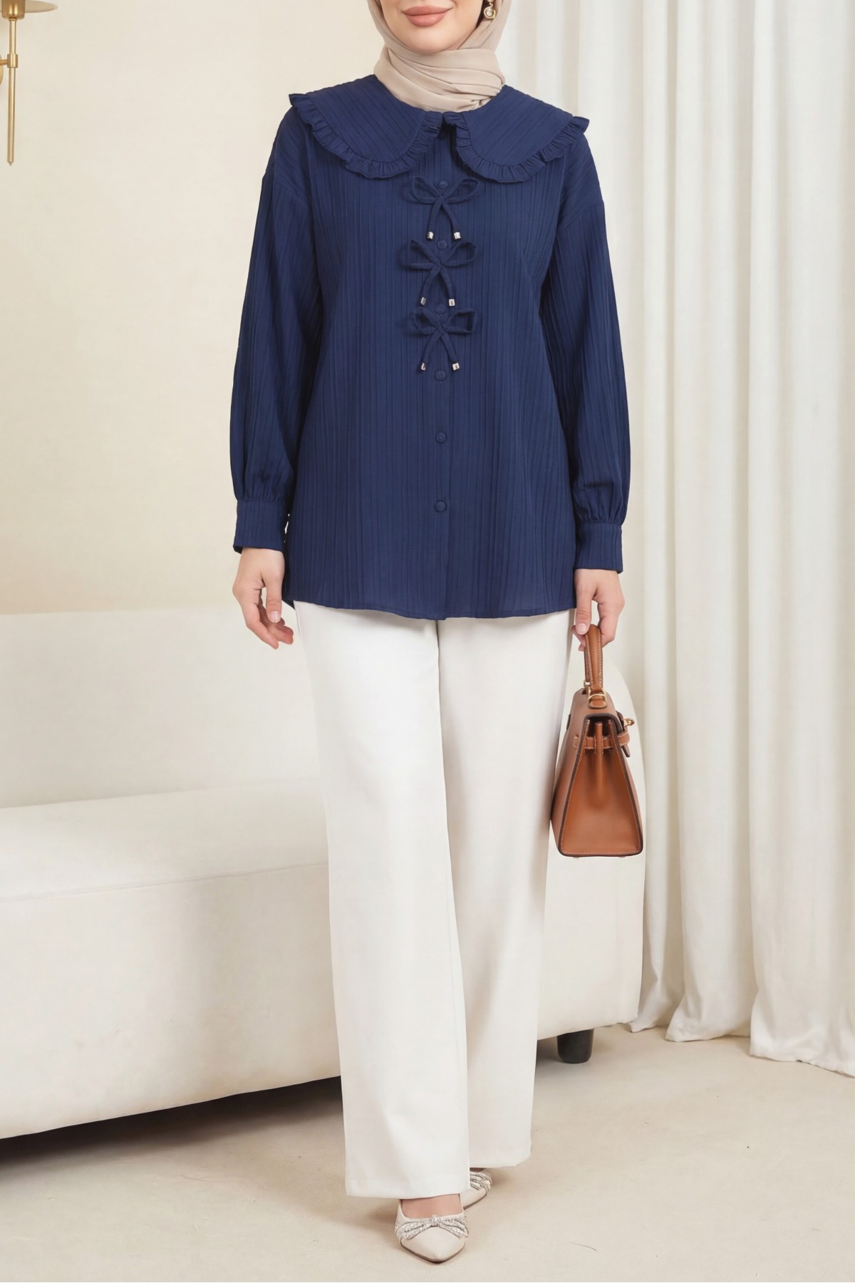 Önü Kurdele Detaylı Düğmeli Önlük Yaka Gömlek  -Laci