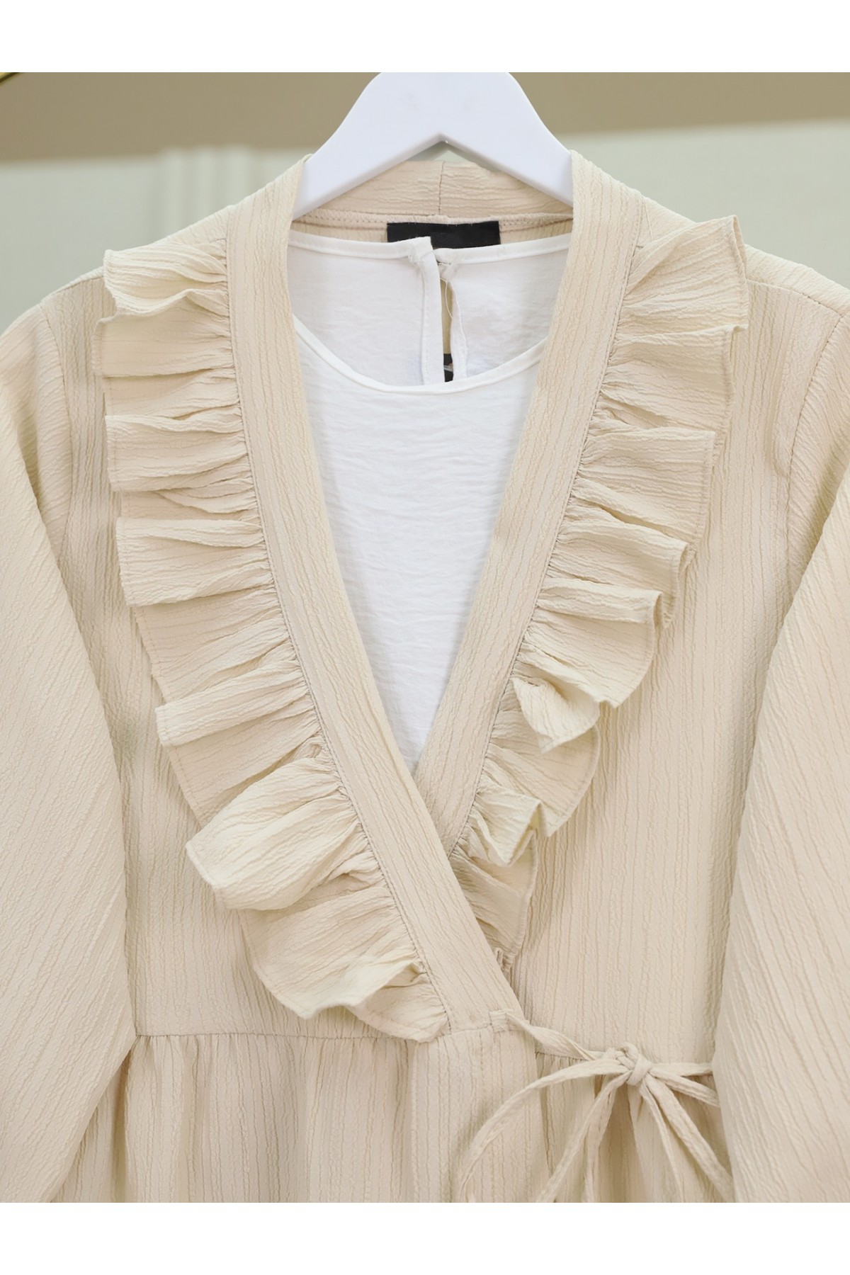 Önü Fırfırlı Bağlamalı Krinkıl Kimono -Bej