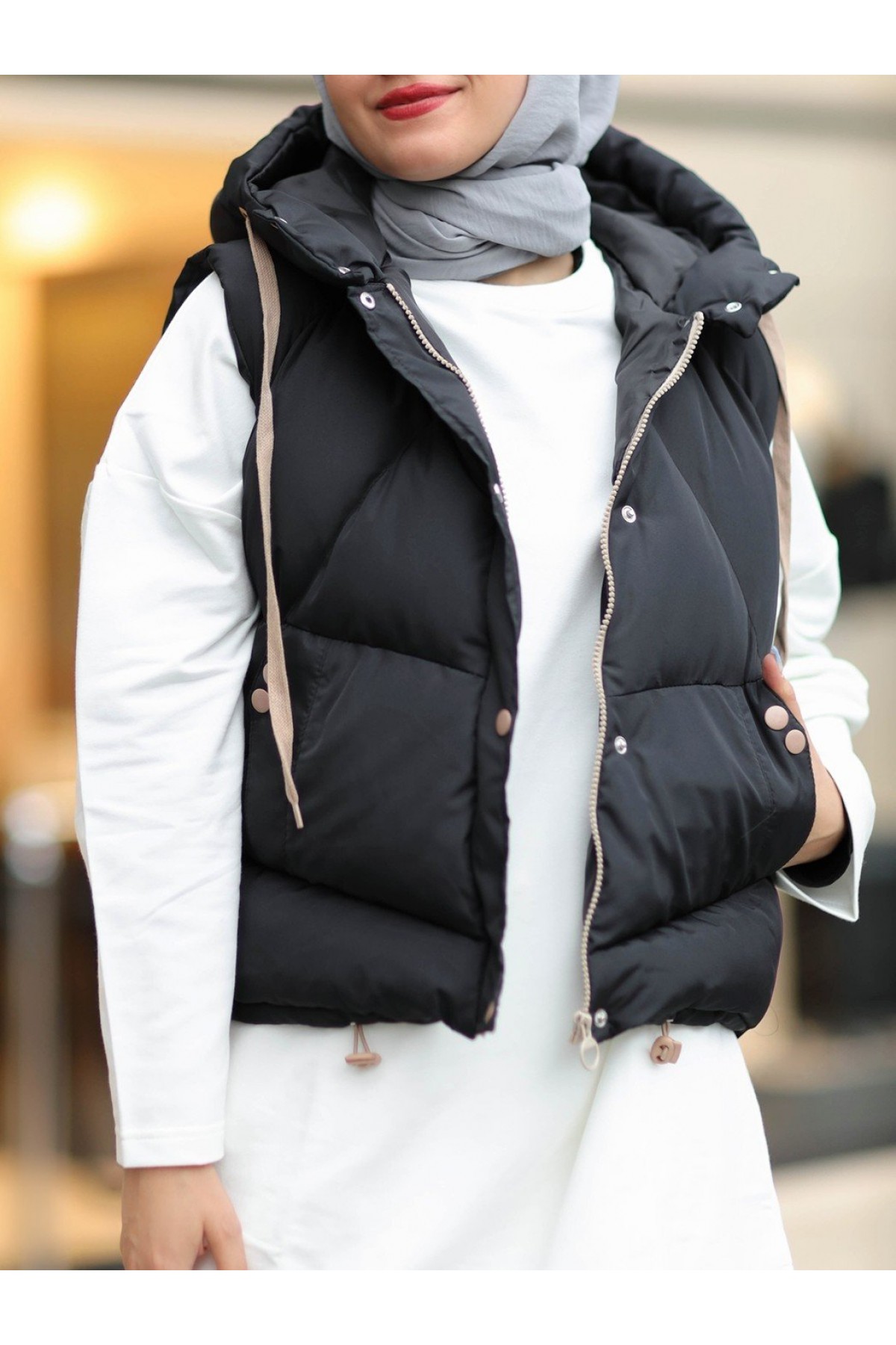 Sabit Kapşonlu Çıtçıtlı Fermuarlı Şişme Yelek  -Siyah