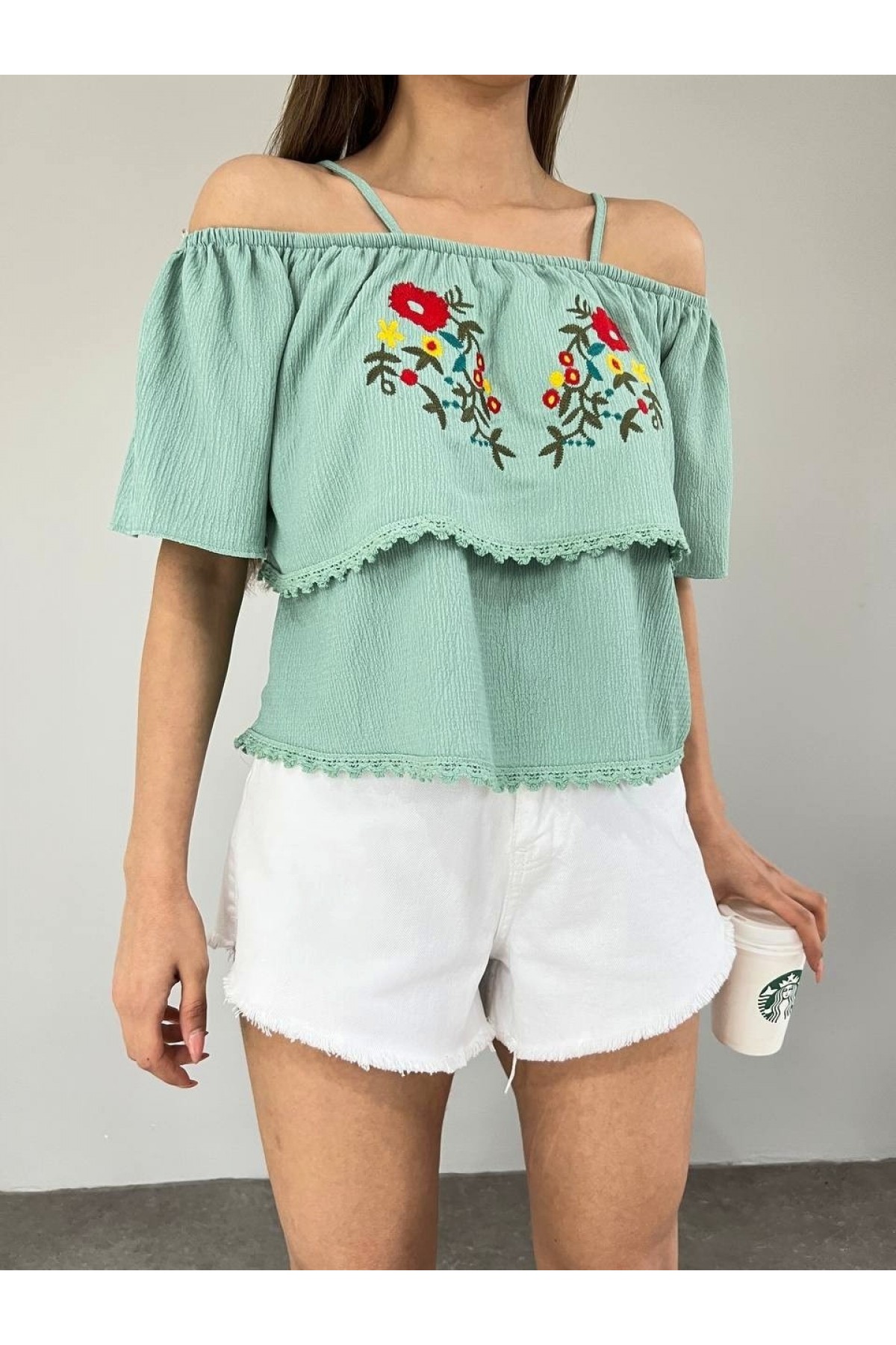 Gül Nakışlı Güpürlü İp Askılı Tişort -Mint