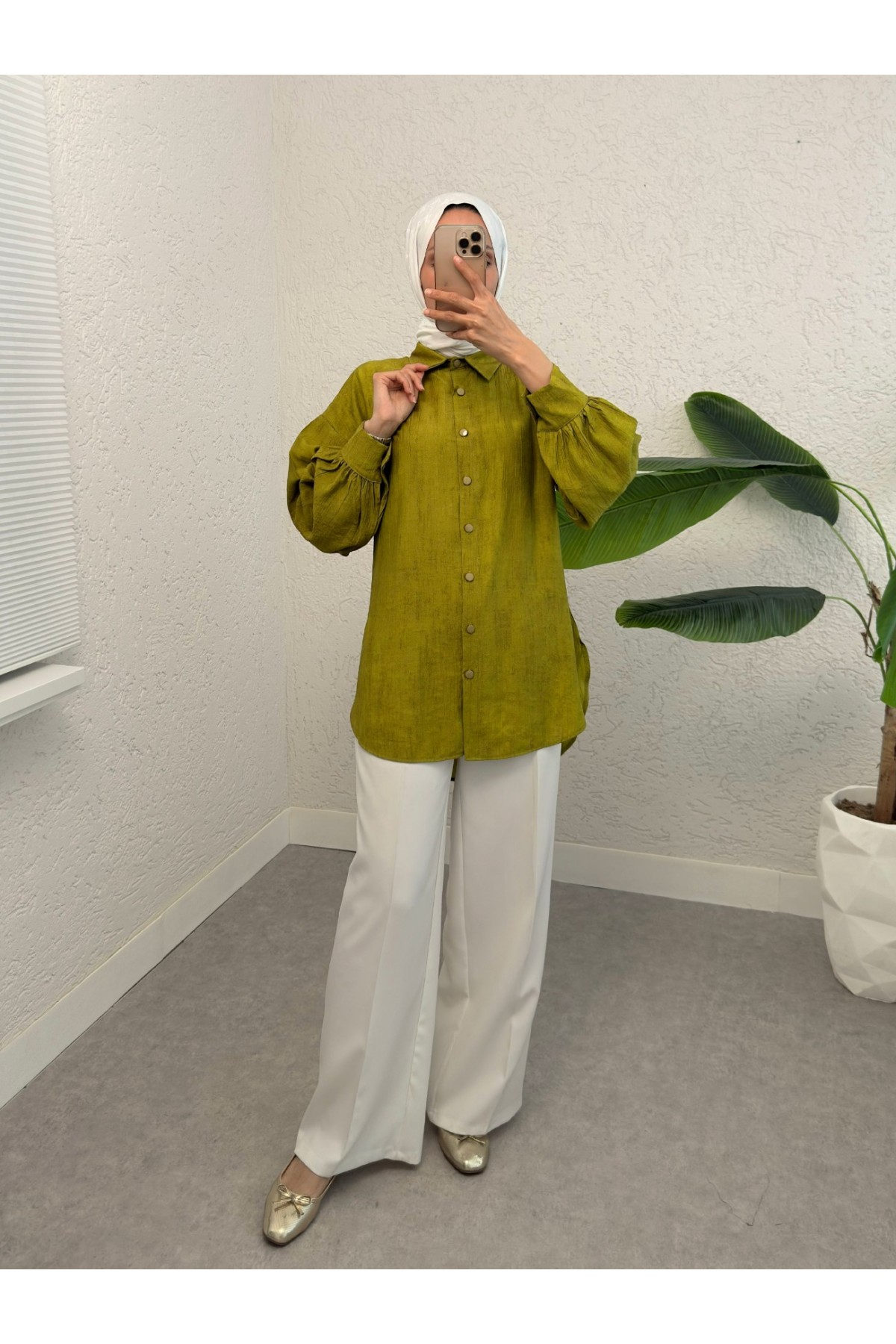 Yırtmaçlı Eteği Oval Kesim Gömlek -Yağ Yeşili