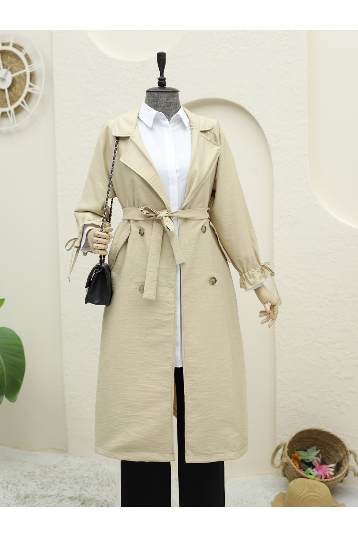 Kolu Manşeti Bağcıklı Kemerli Kap -Bej