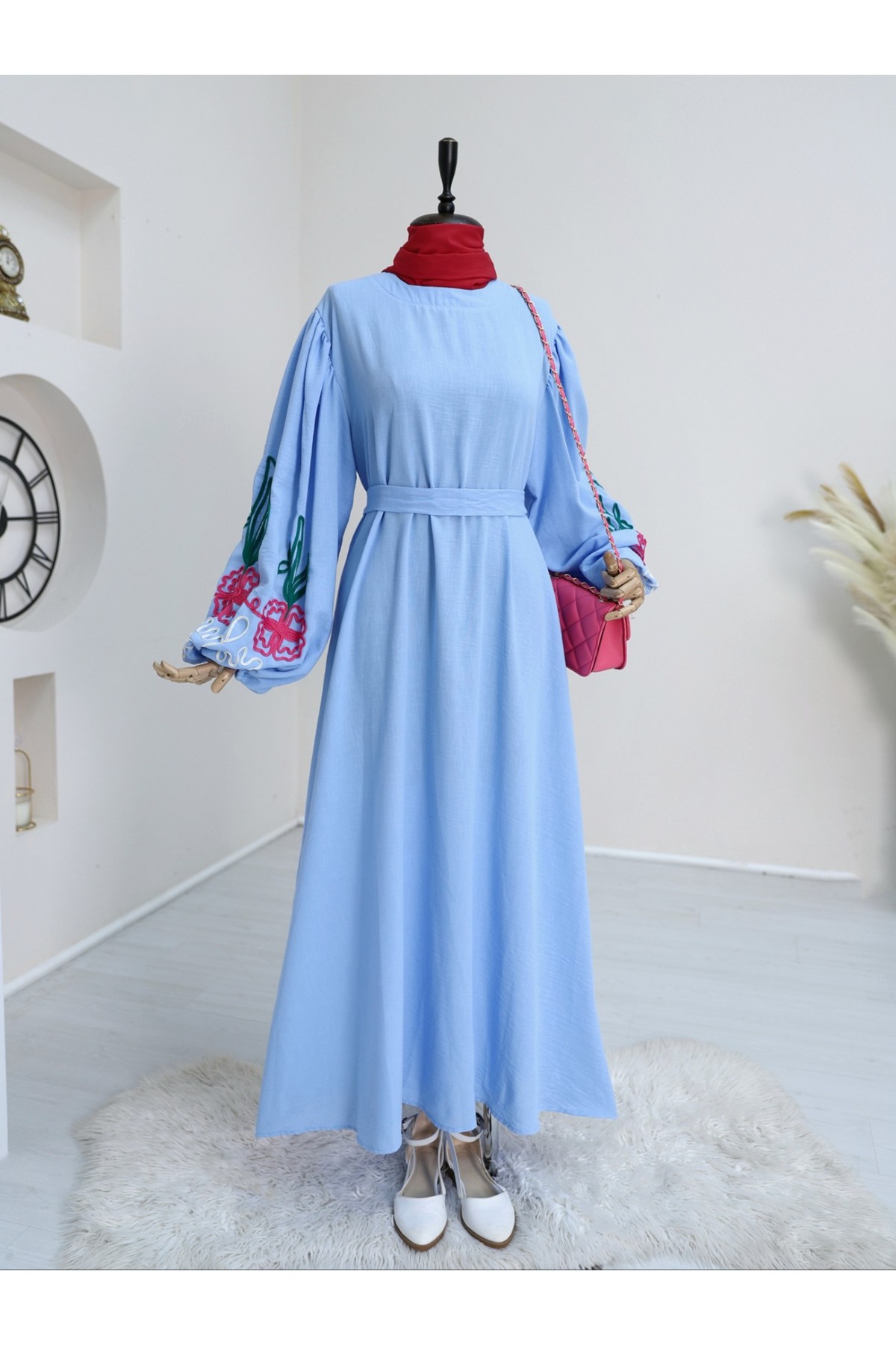 Kolları Balon Süzene İşlemeli Kemerli Elbise  -Mavi