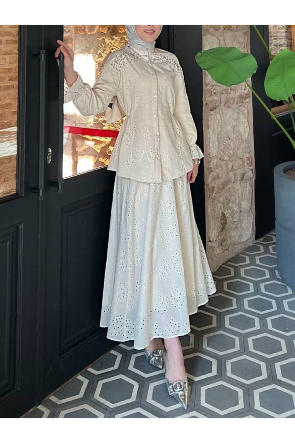 Belden Sıkmalı Omuzu Taş Detaylı Fistolu Takım  -Bej