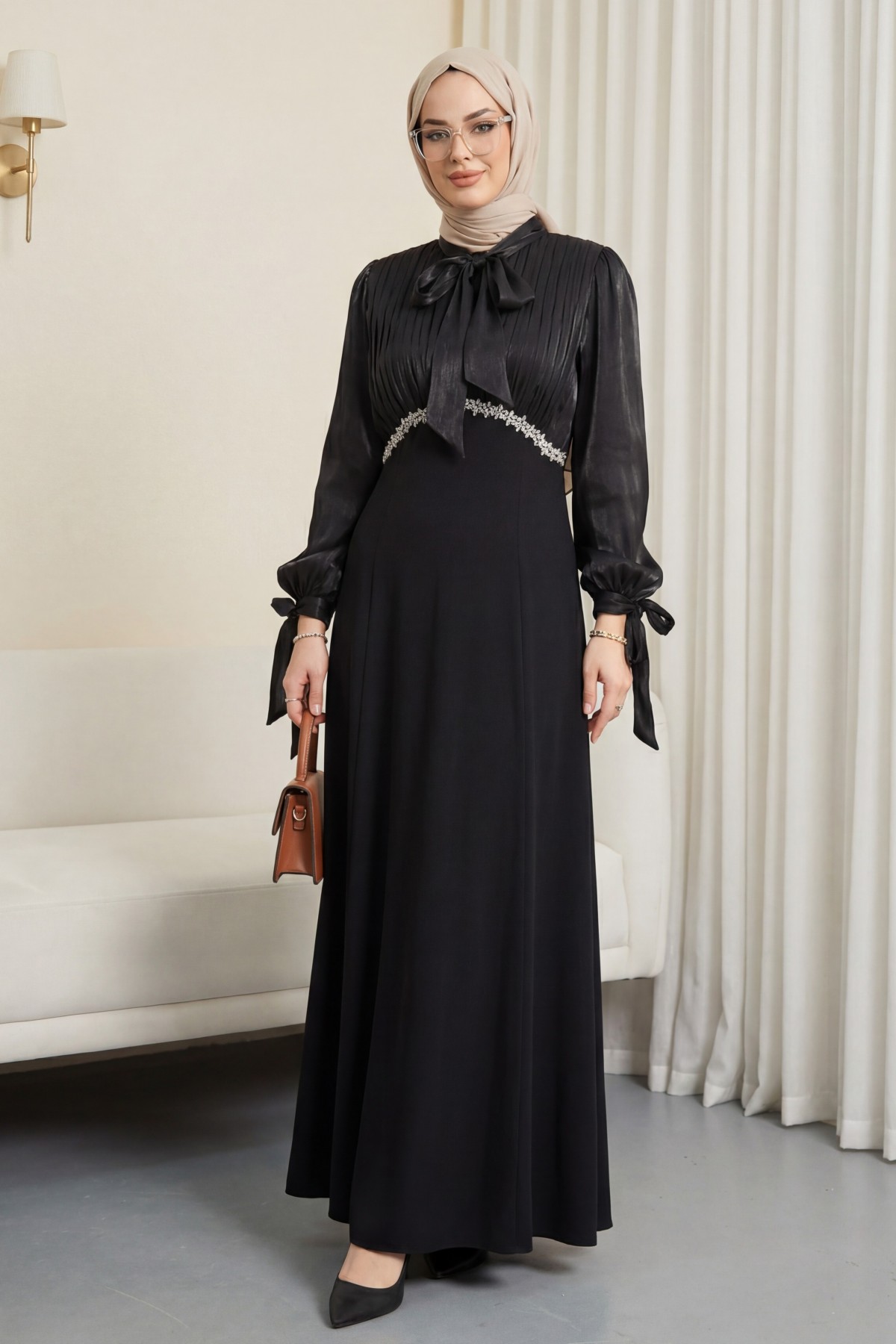Yakası Ve Kolları Bağcıklı Üstü Piliseli Janjan Saten Eteği Krep Elbise -Siyah