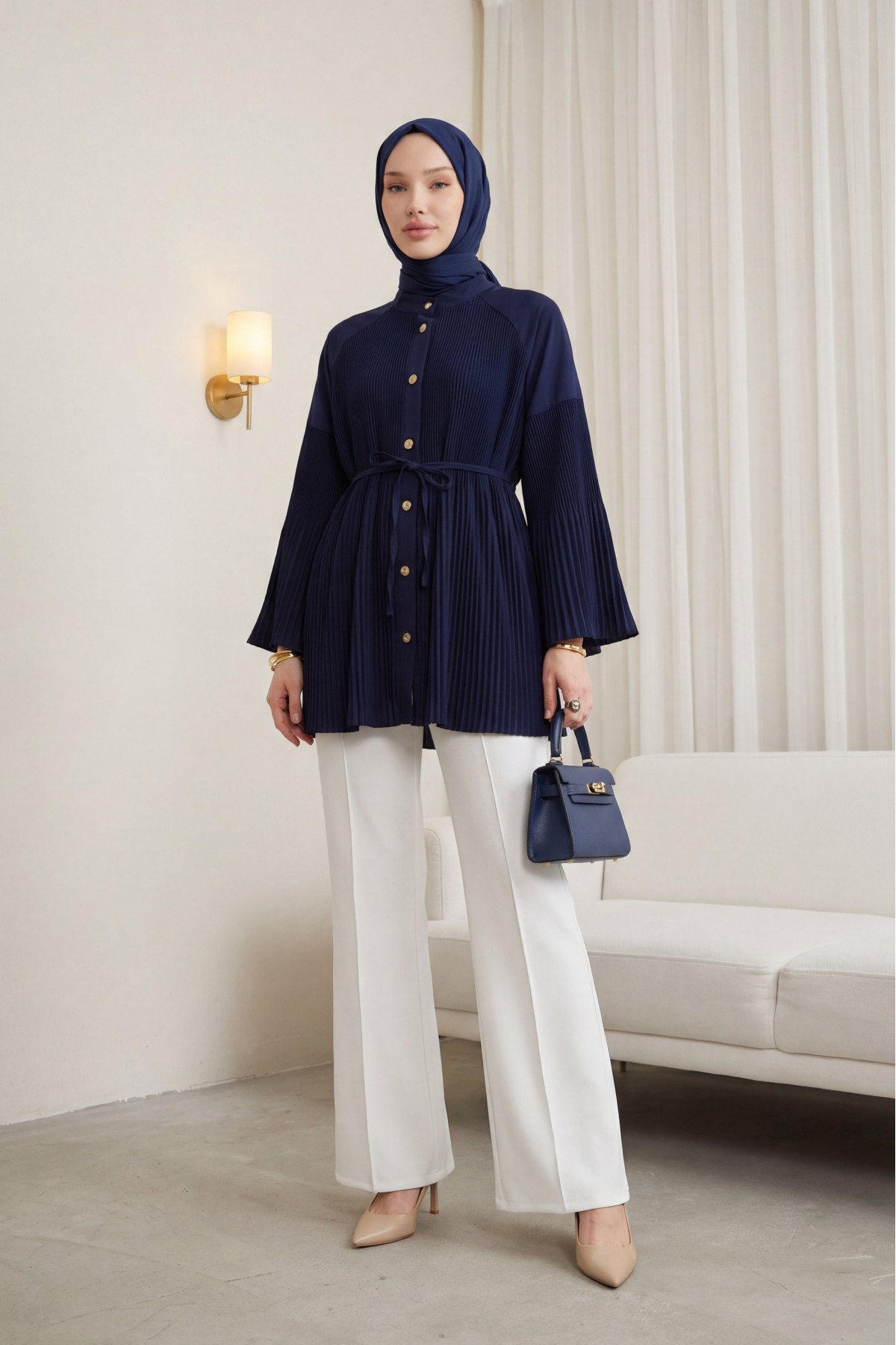 Gold Düğmeli Önü Ve Kolları Pliseli Bağcıklı Gömlek -Laci