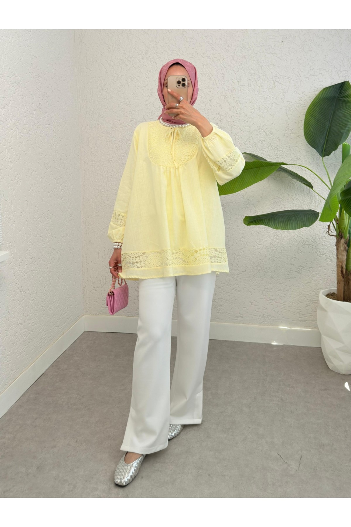 Dantel Detaylı Yakası Bağlamalı Kolu Lastikli Gömlek -Açık Sarı