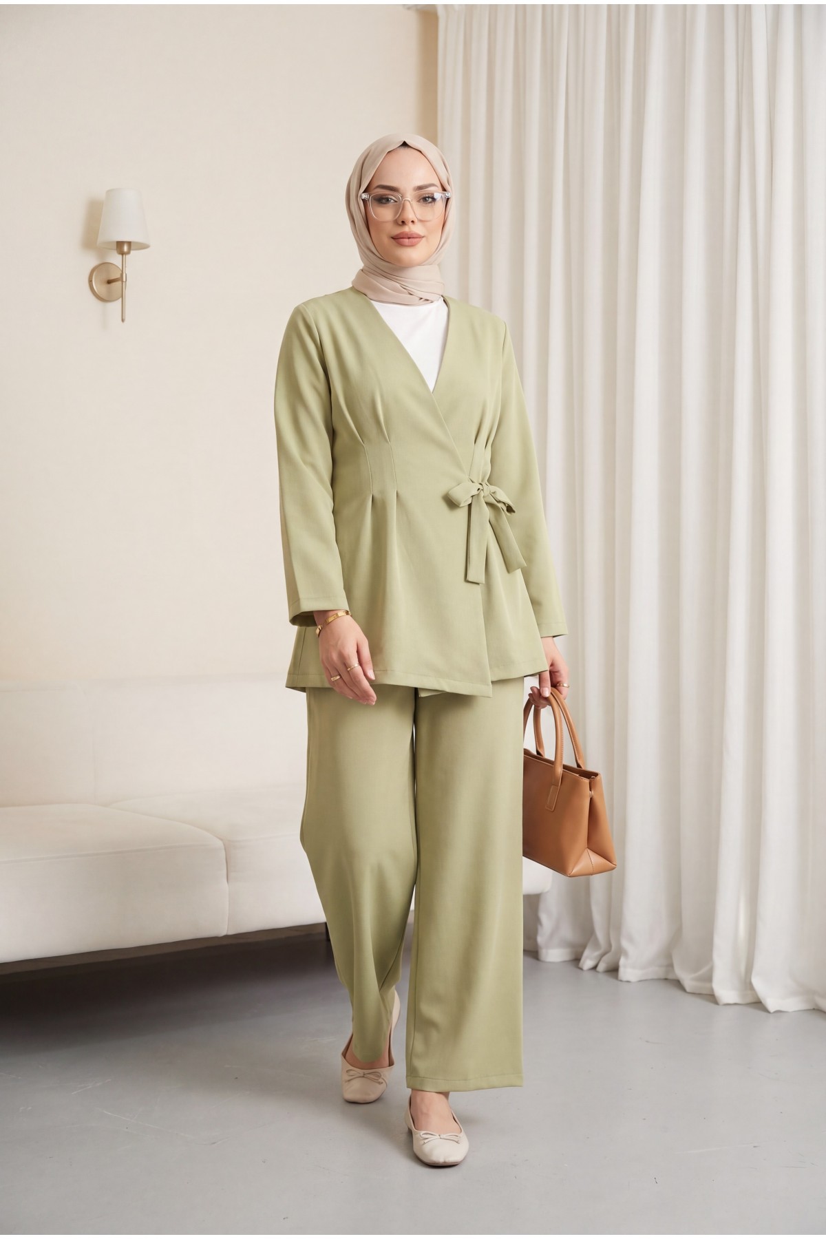 Pens Detaylı Önü Çapraz Bağlamalı Pantolonlu İthal Krep Takım -Çağla Y.