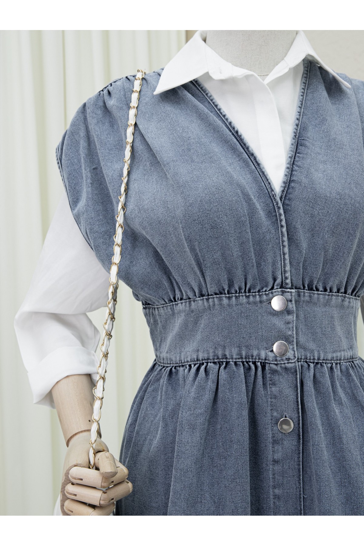 Boydan Düğmeli V Yaka Sıfır Kol Kot Jile -Buz Mavi