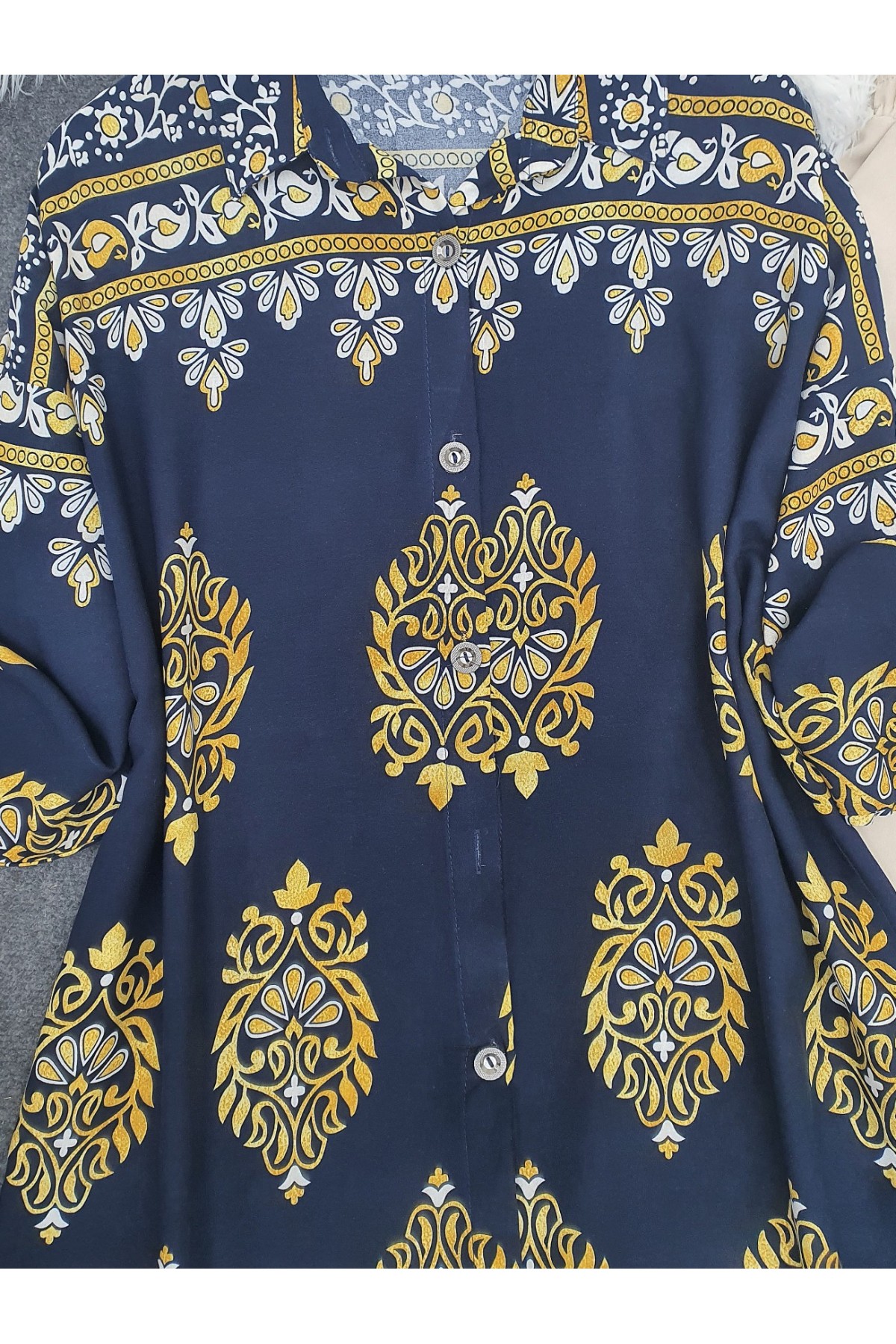 Oval Kesim Boydan Düğmeli Viskon Tunik -Laci