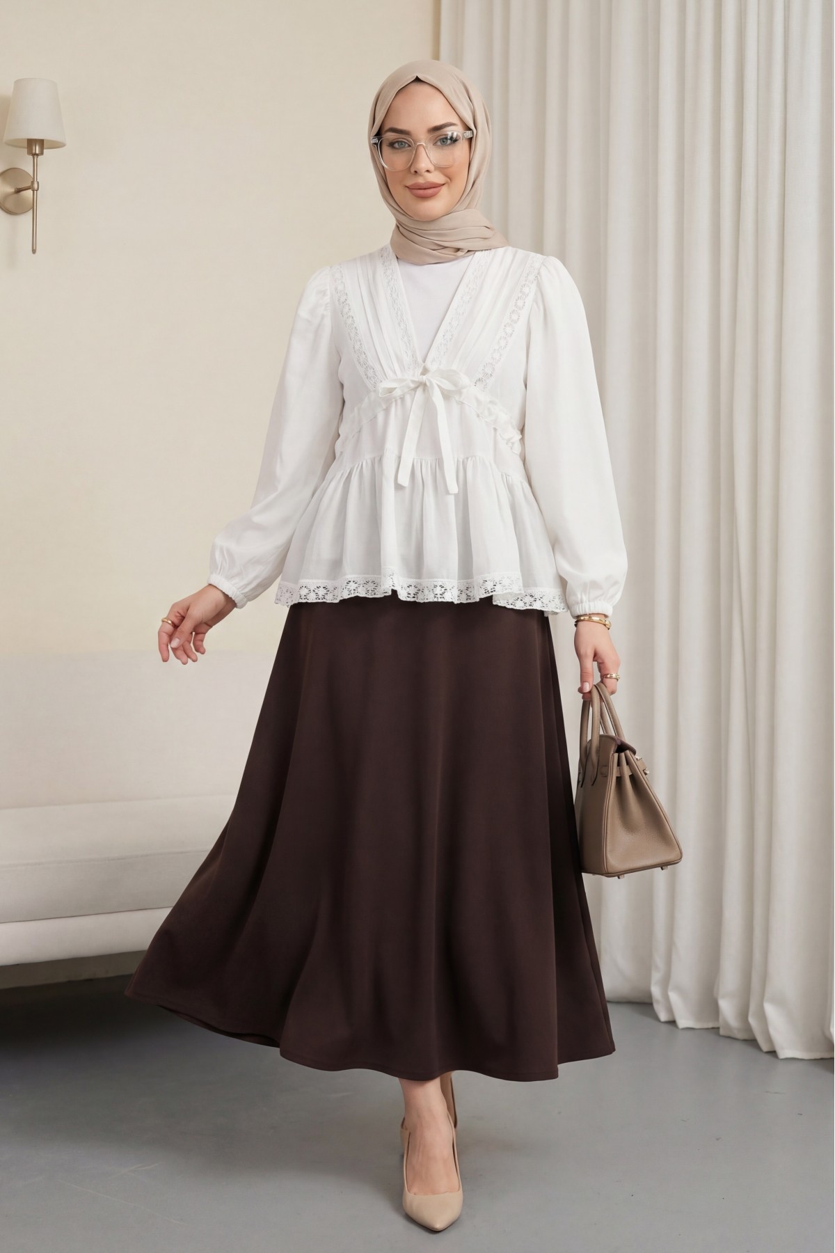 V Yaka Dantel Detaylı Balon Kol  Viskon Bluz  -Beyaz