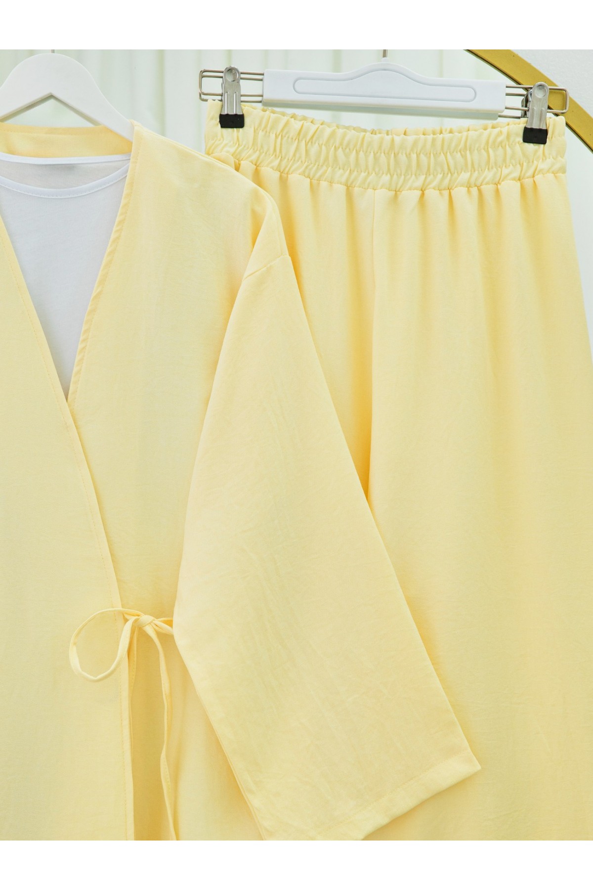 Önden Bağlamalı Pantolonlu Kimono Takım         -Açık Sarı