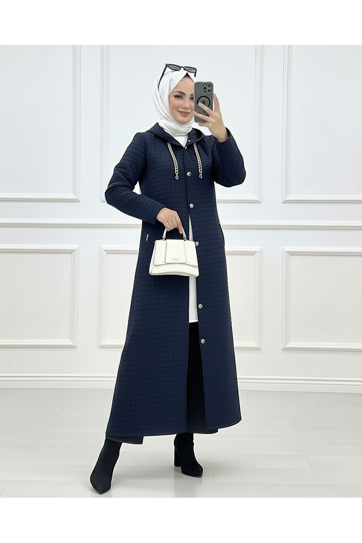 Yakası Zincir Detaylı Uzun Kapitone Kaban  -Laci