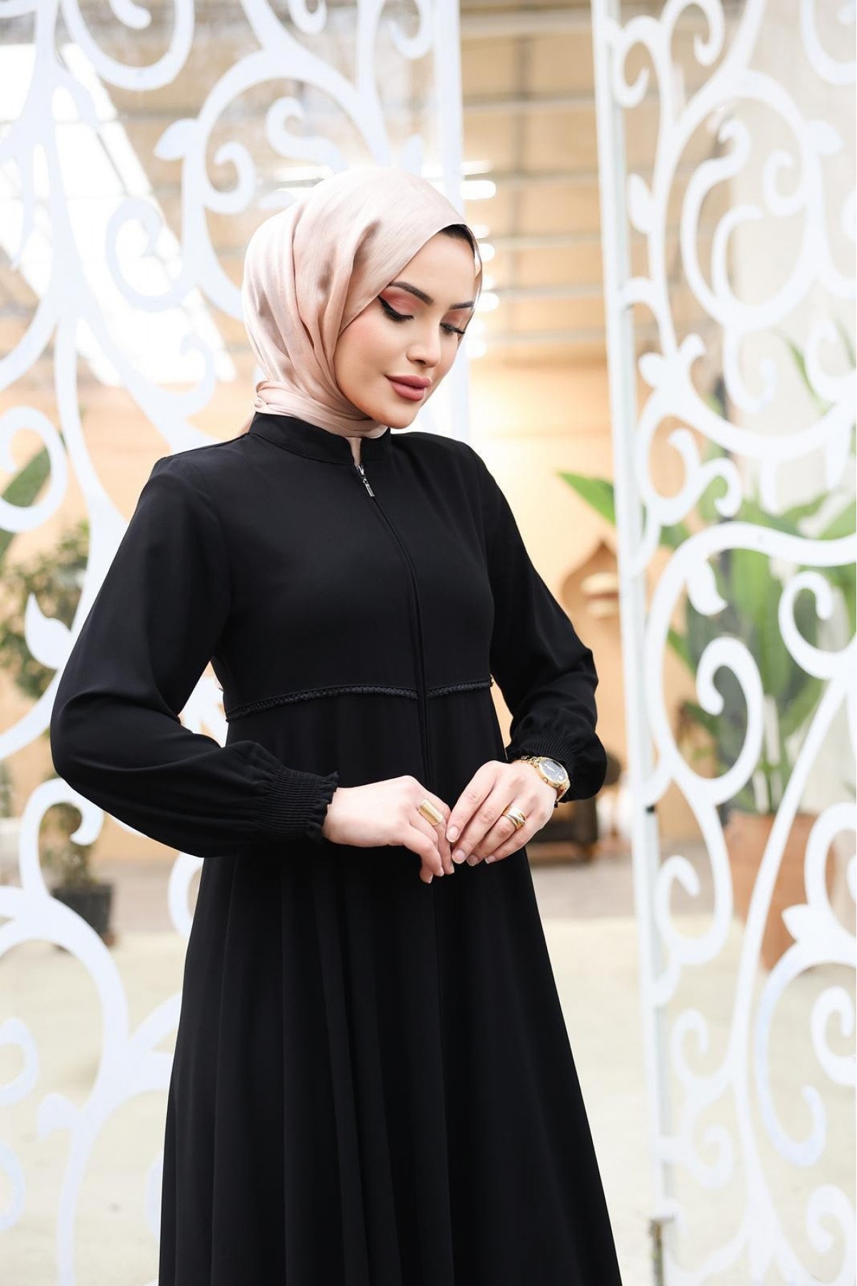 Beli Fistolu Omuzları Vatkalı Kolu Lastikli Ferace -Siyah