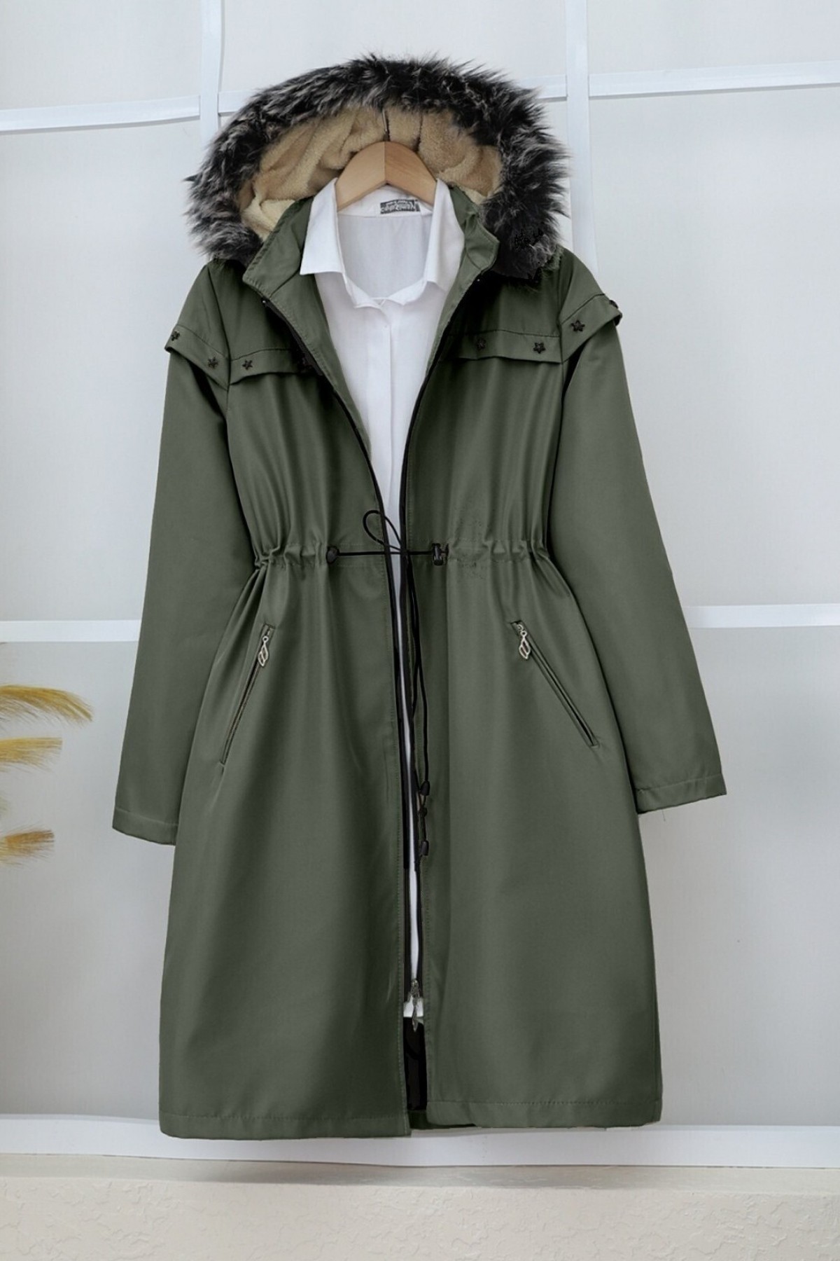 Çıkma Kapşonlu Yıldız Metal Detaylı Kaban -Haki