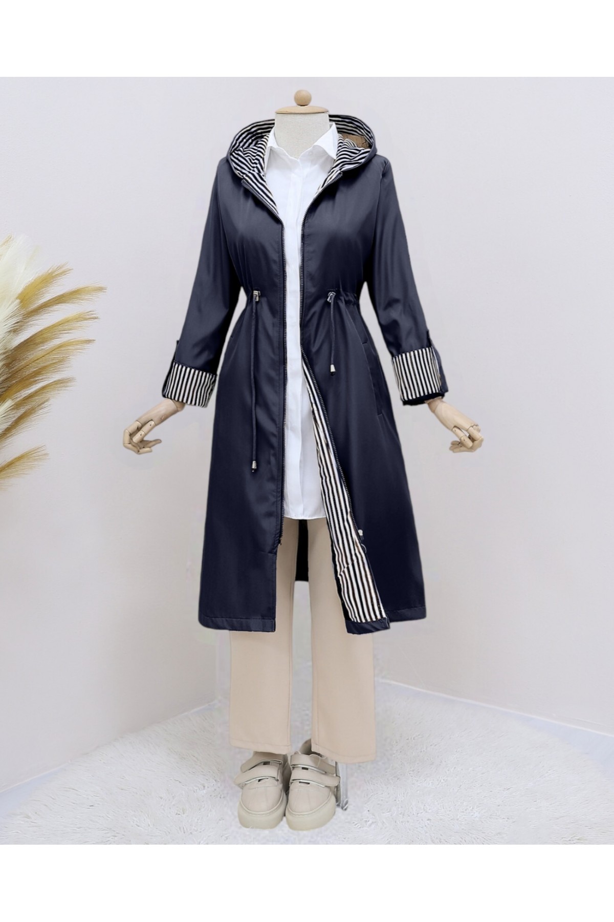 Belden Sıkmalı Kapitone Astarlı Kapşonlu Trençkot -Laci