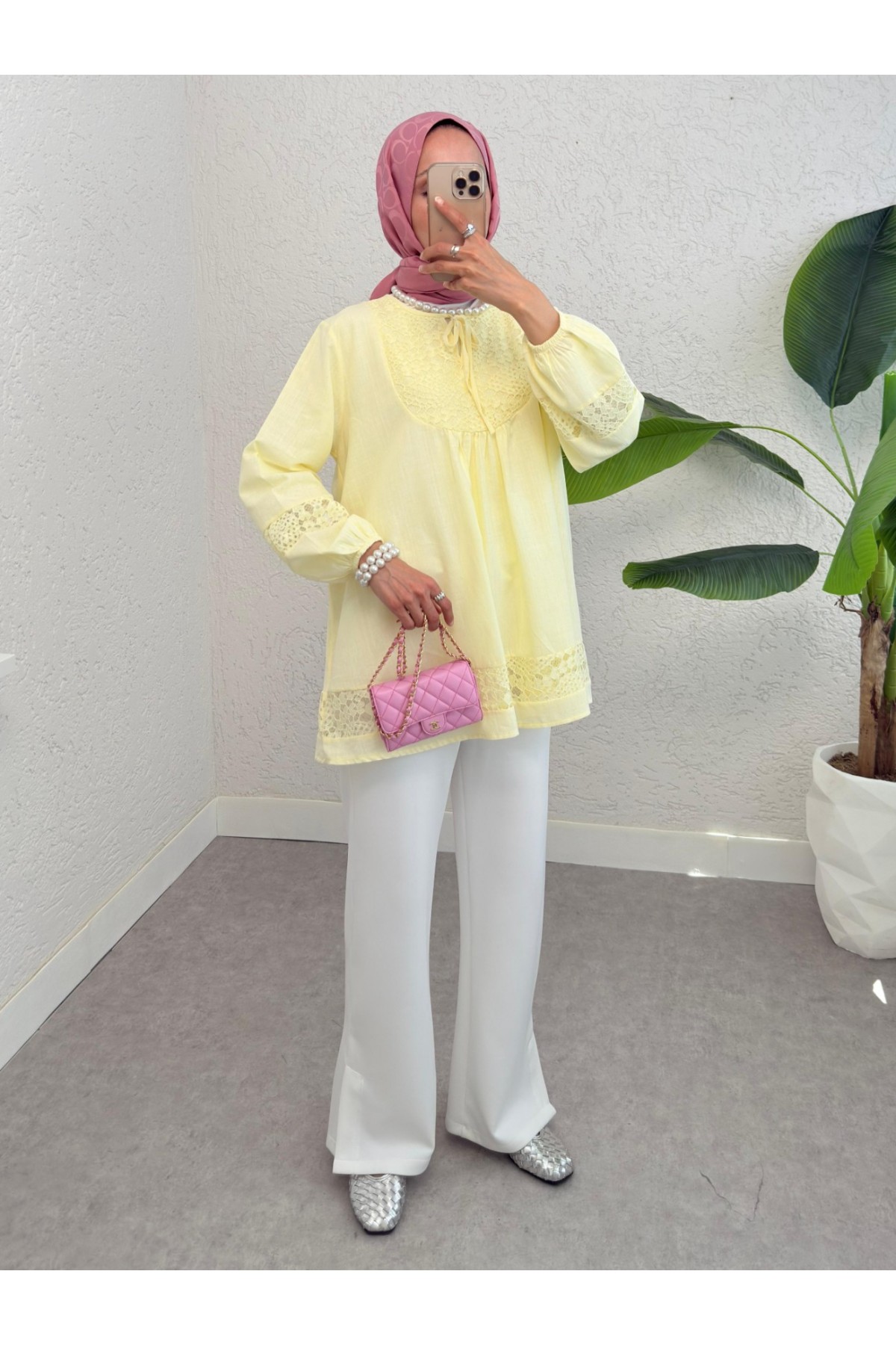 Dantel Detaylı Yakası Bağlamalı Kolu Lastikli Gömlek -Açık Sarı