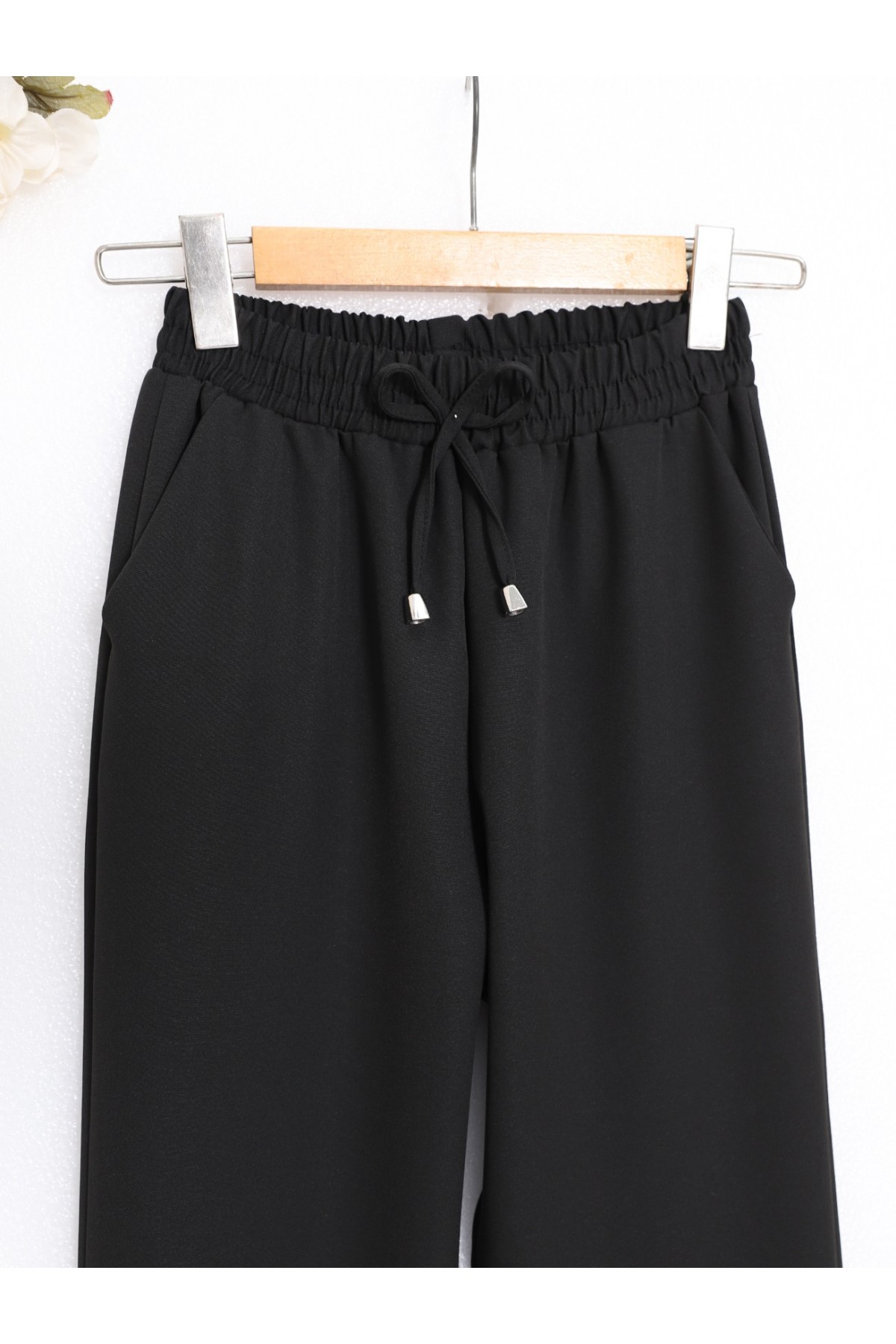Beli Bağcıklı Dar Paça Pantolon -Siyah