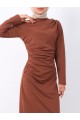 Kayık Yaka Yandan Drapeli Örme Krep Elbise -Taba