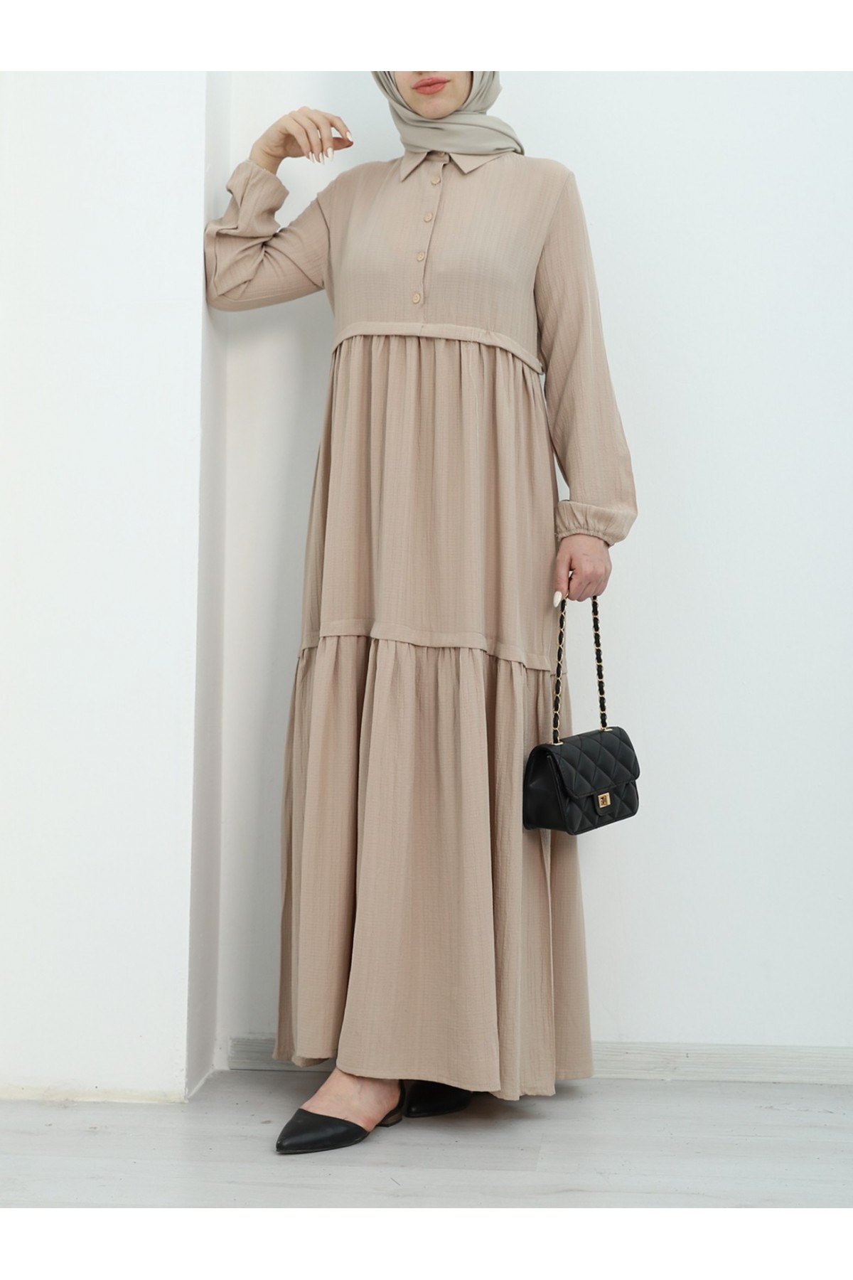Parçalı Yarım Düğmeli Kolu Lastikli Elbise -Bej