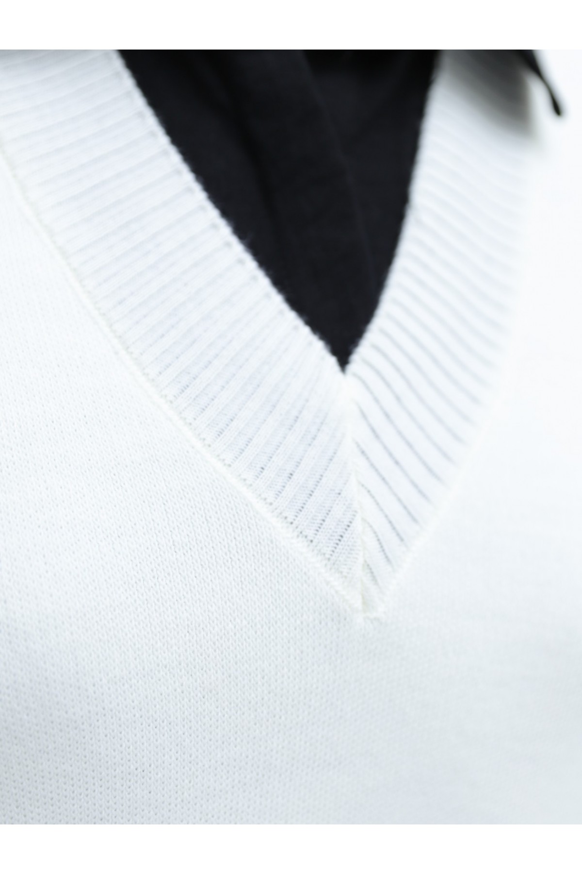 Arkası Uzun V Yaka Yırtmaçlı Süeter    -Ekru