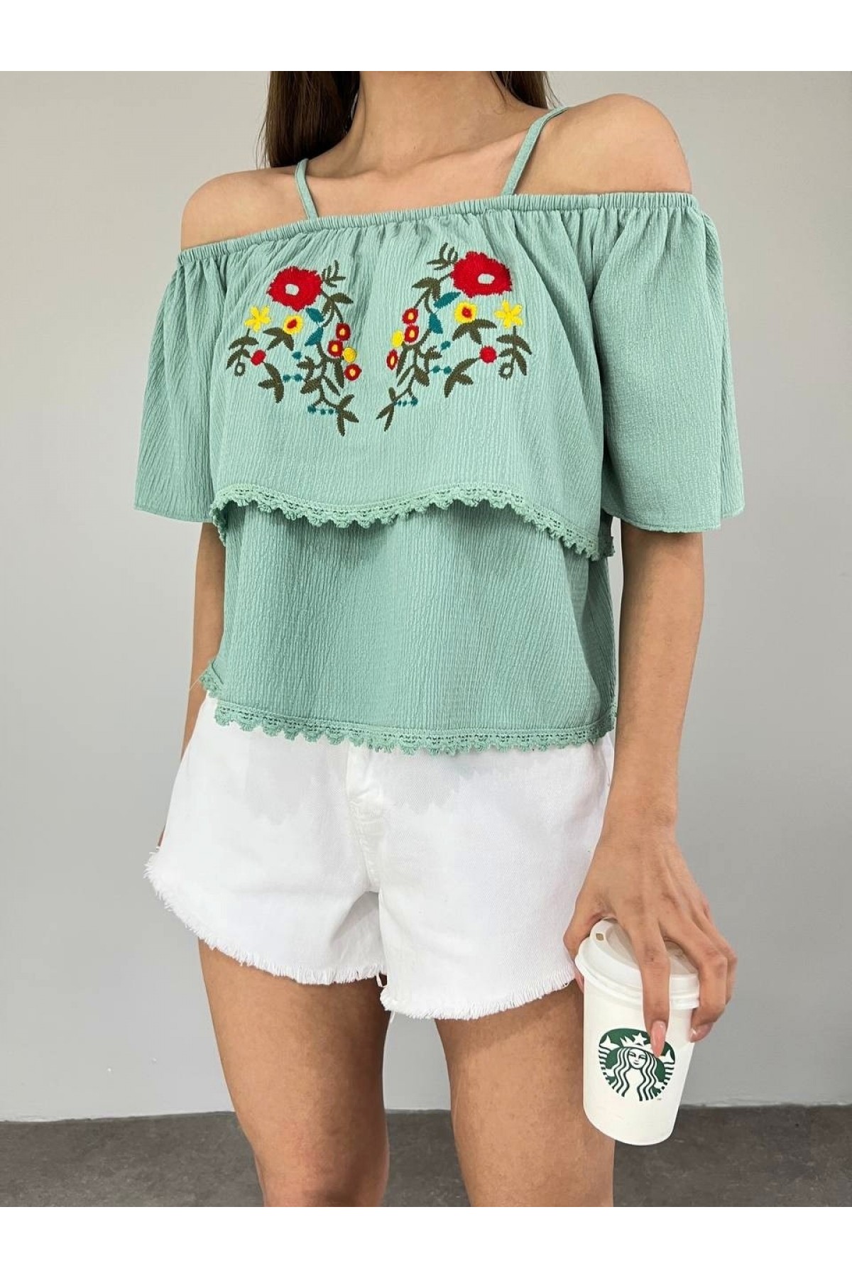 Gül Nakışlı Güpürlü İp Askılı Tişort -Mint
