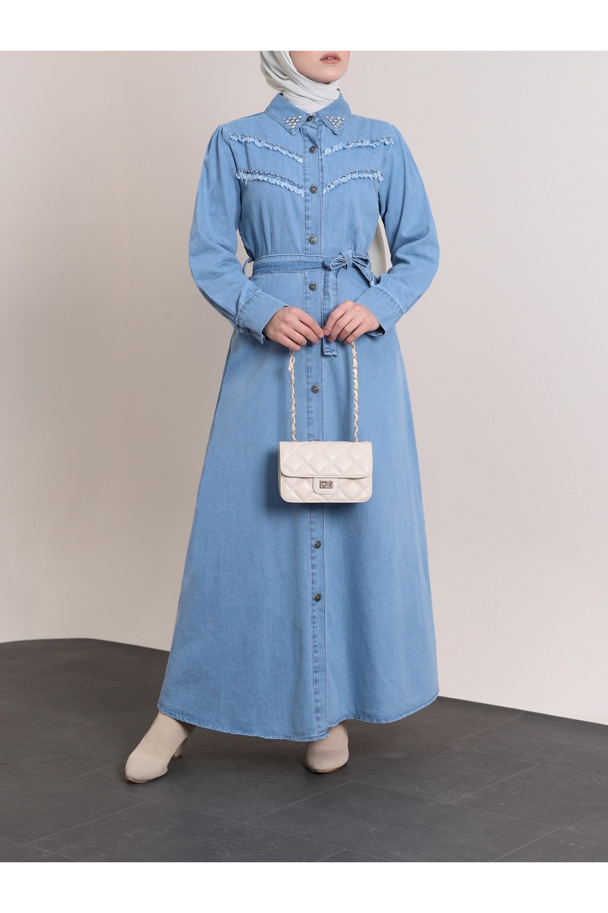 Yakası Ve Göğsü Taşlı Eskitme Kot Elbise -Açık Mavi