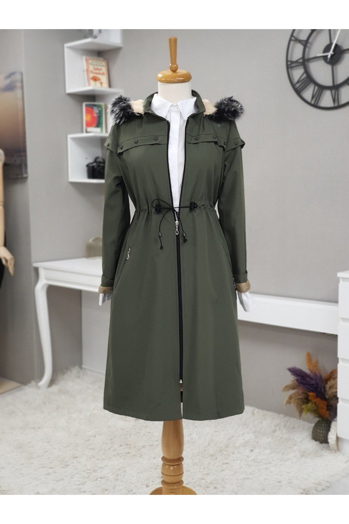 Çıkma Kapşonlu Yıldız Metal Detaylı Kaban -Haki