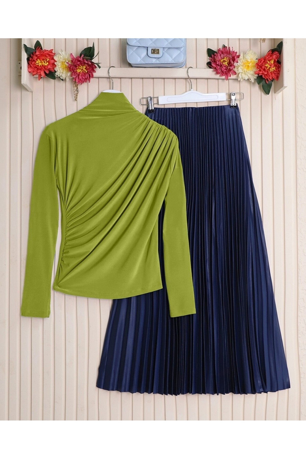 Yarım Boğaz Büzgülü Sandy Bluz   -Yağ Yeşili