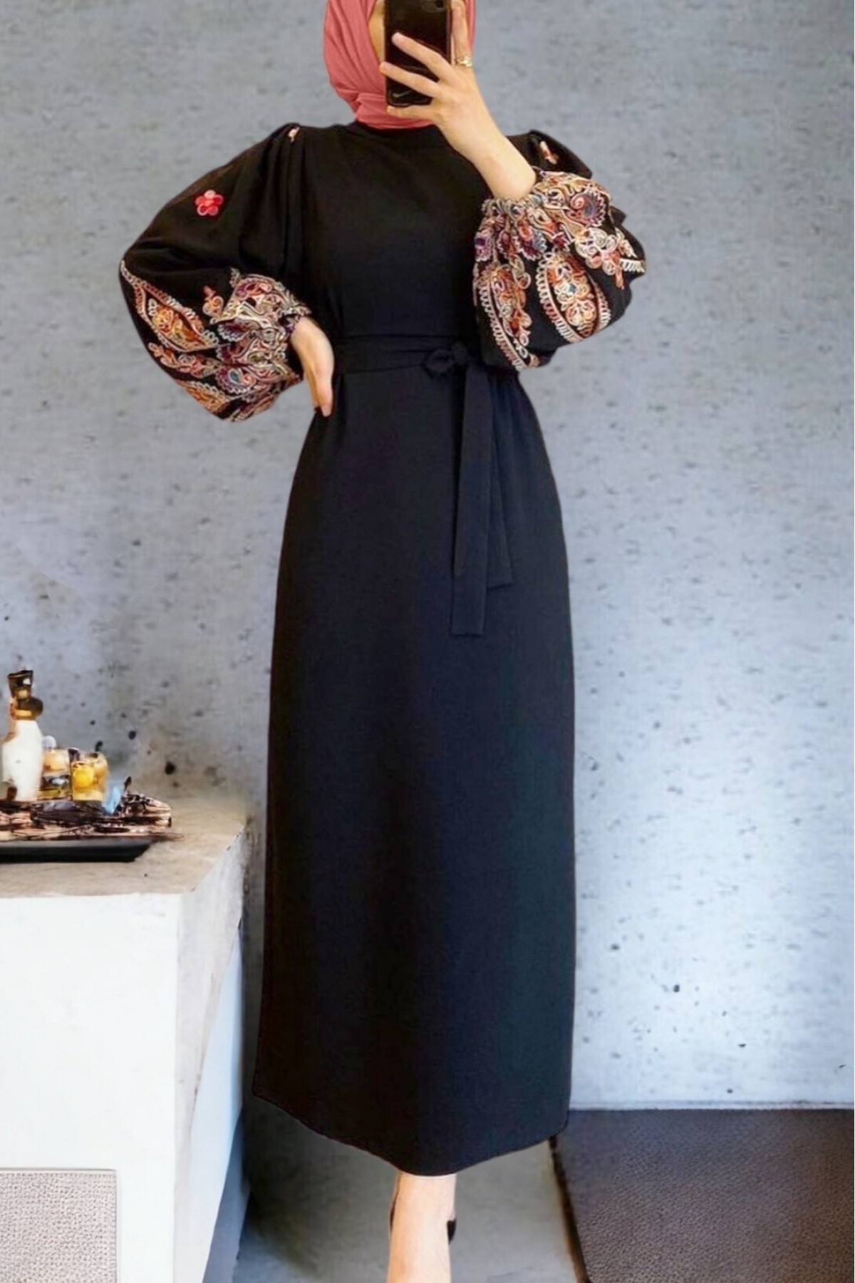 Kolu İşleme Tüllü Bağcıklı Kalem Elbise -Siyah