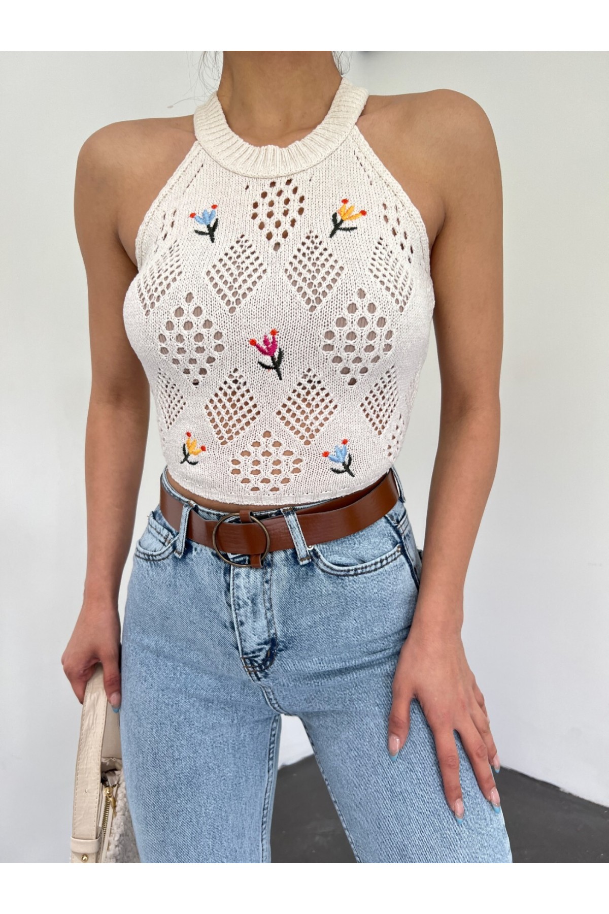 Ajurlu Nakışlı Sıfır Kol Triko Crop -Krem