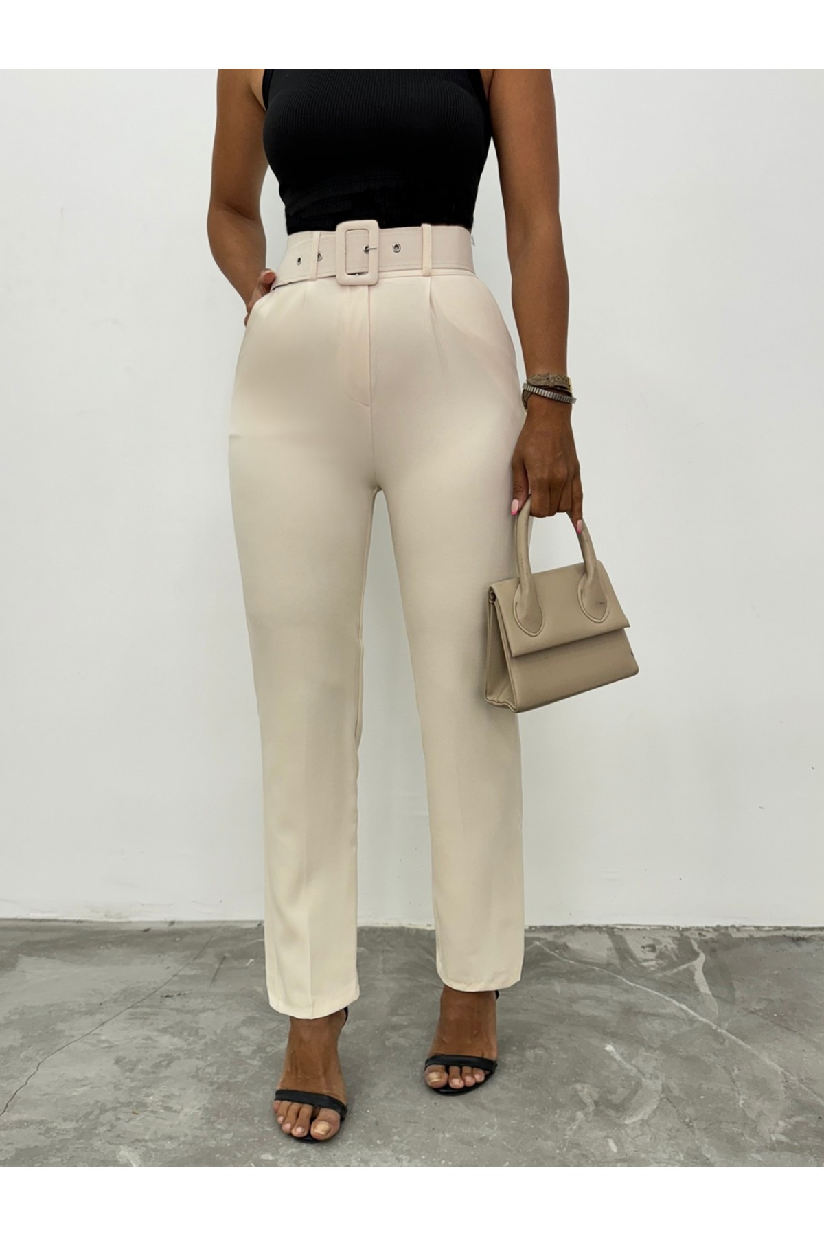 Kalın Kemerli Kumaş Pantalon    -Bej
