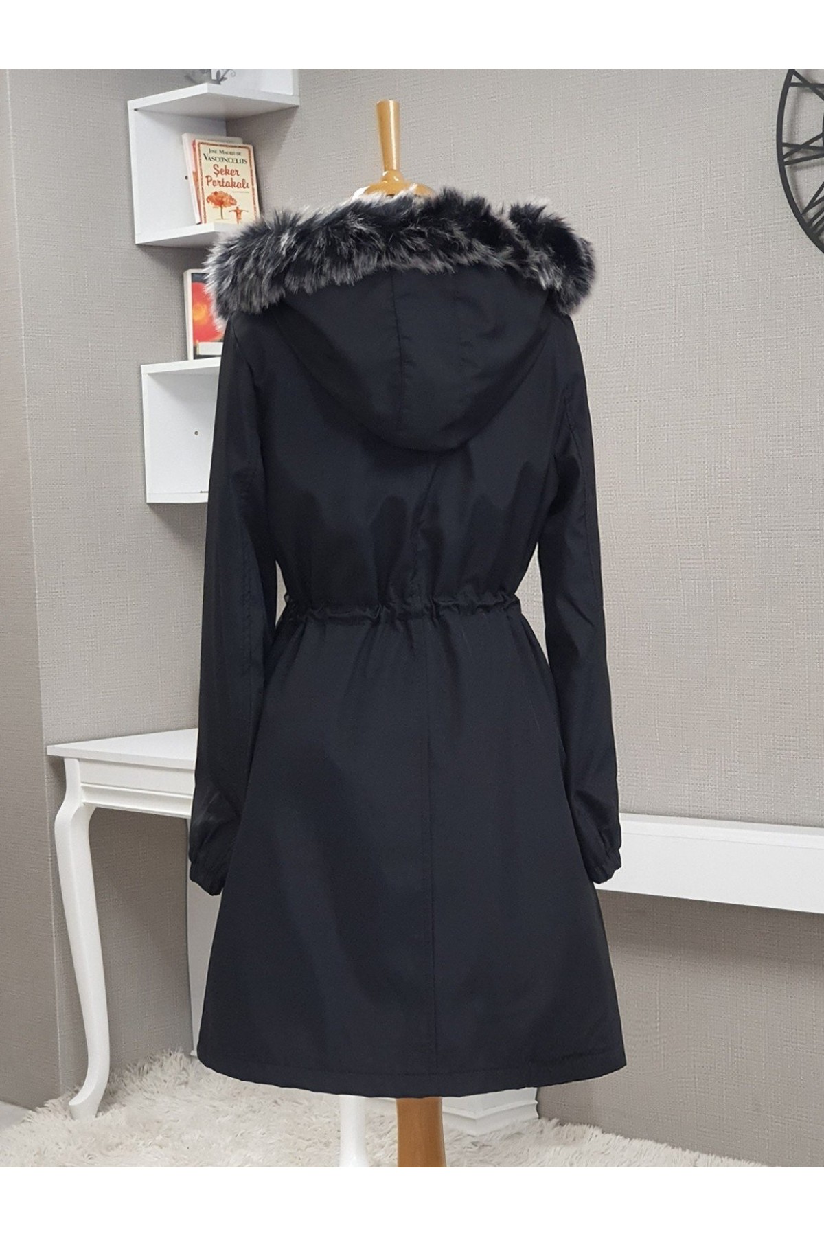 Çıkma Kapşonlu Kolu Lastikli Cepli Kısa Kaban -Siyah