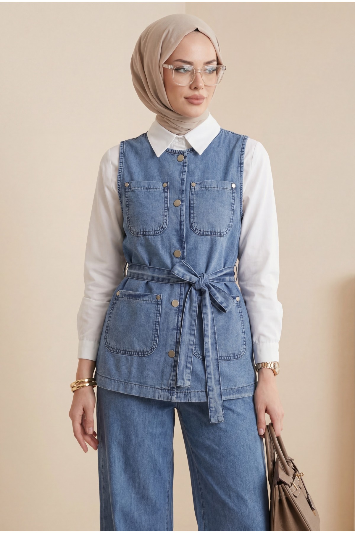 Bol Paça Pantolonlu Cepli Düğmeli Yelekli Kot Takım -Buz Mavi