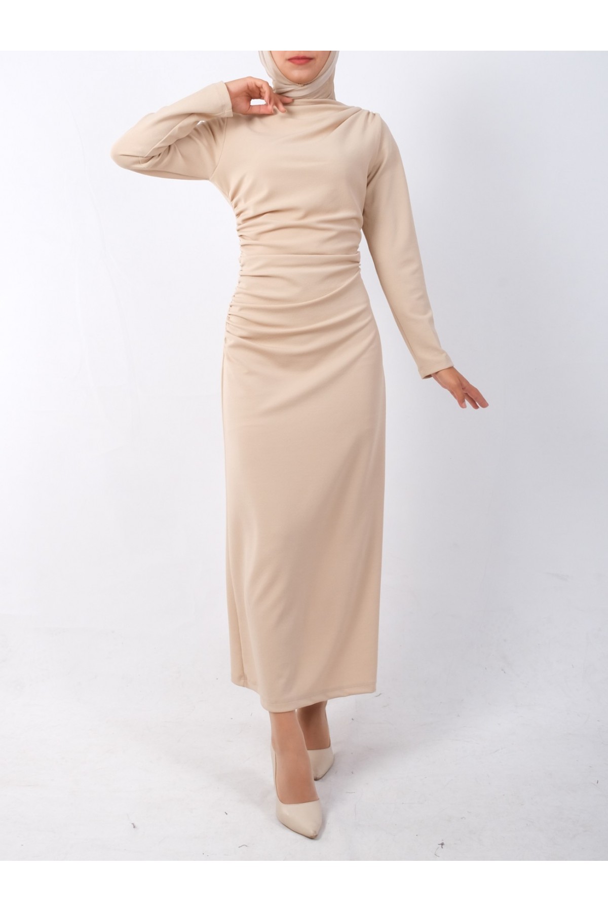 Kayık Yaka Yandan Drapeli Örme Krep Elbise -Bej