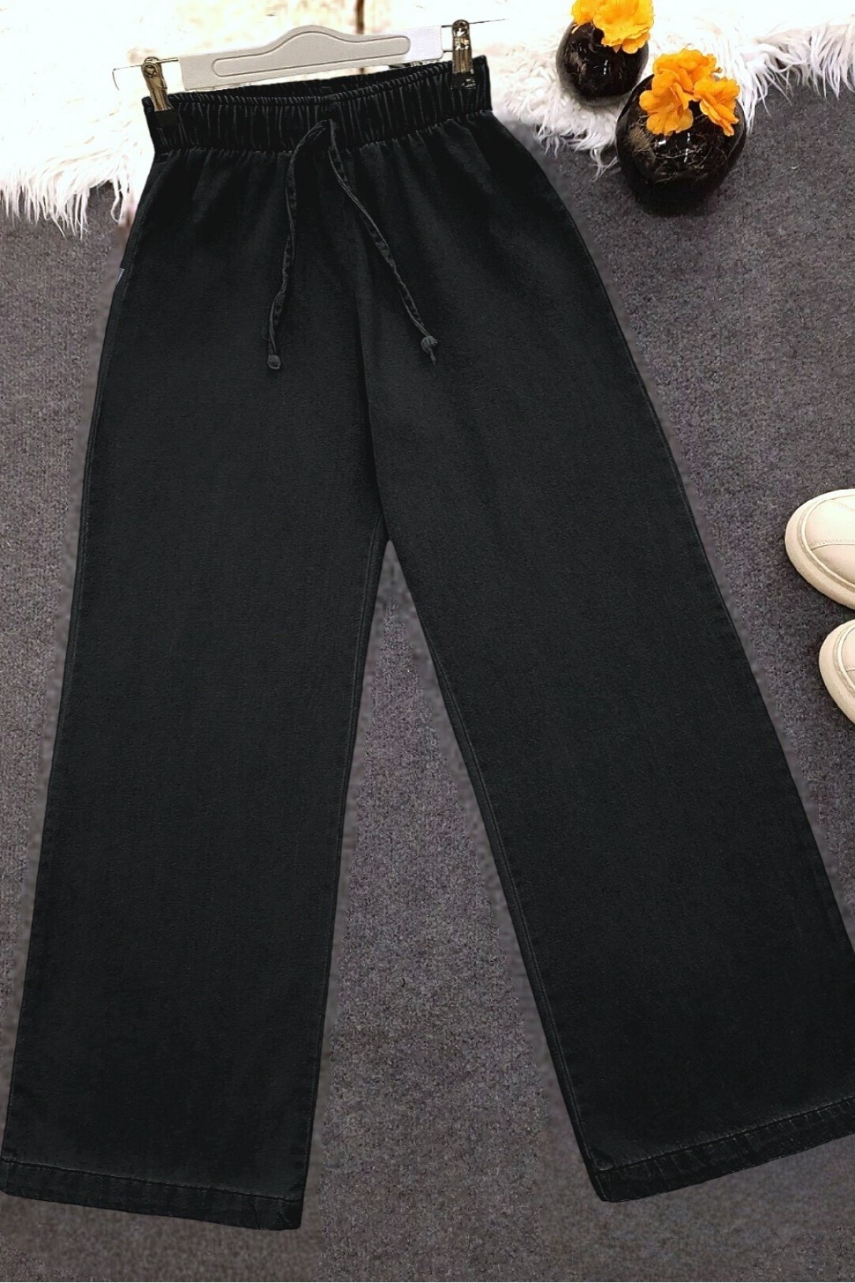 Bol Paça Beli Lastikli Bağcık Detaylı Kot Pantolon  -Siyah