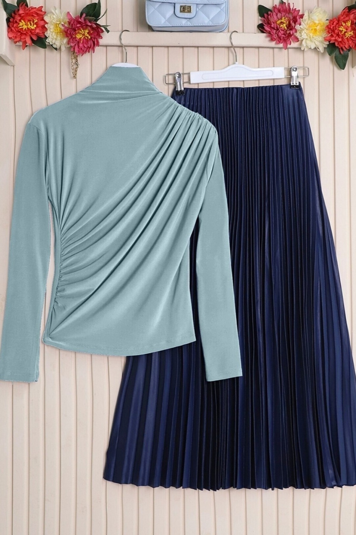 Yarım Boğaz Büzgülü Sandy Bluz         -Mint