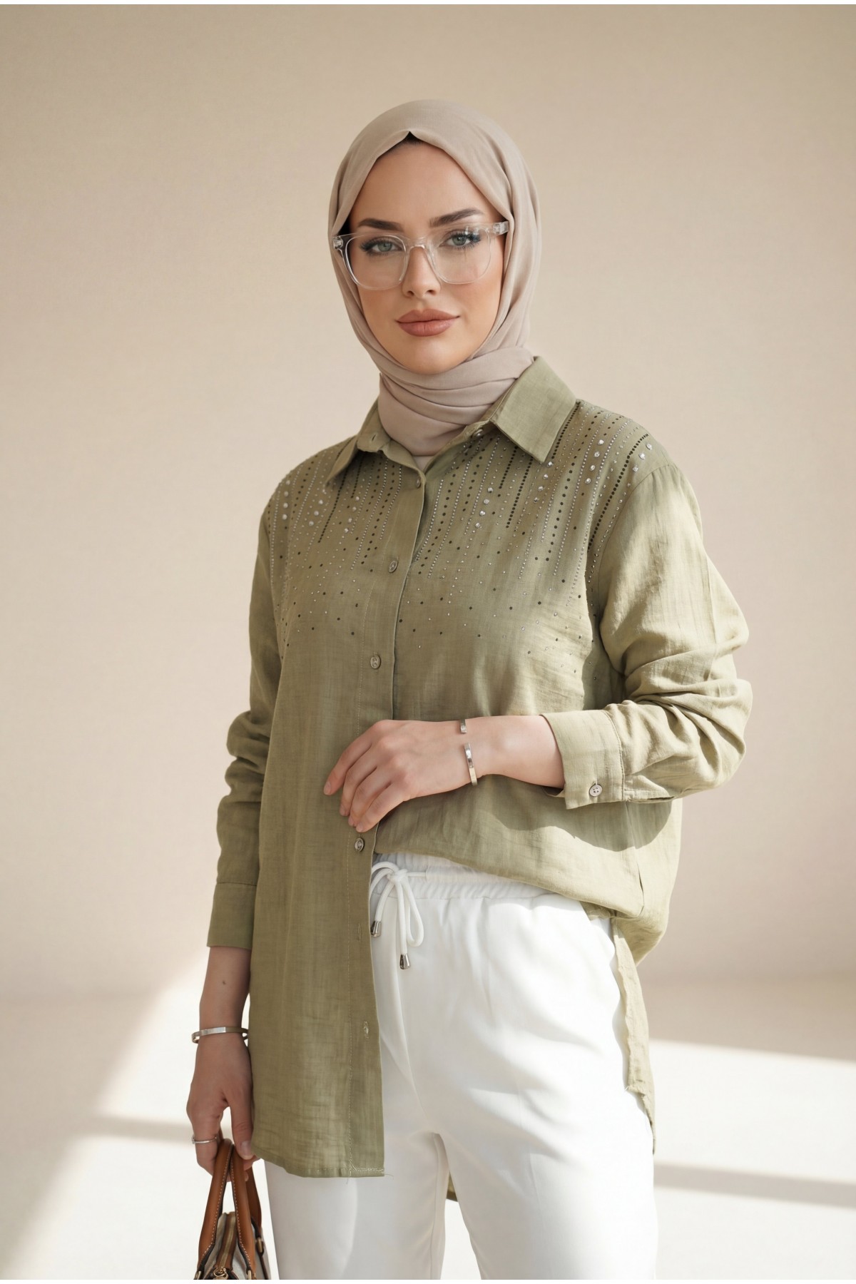 Derin Vual Omzu Dizme Taş Detaylı Düğmeli Gömlek -Yeşil