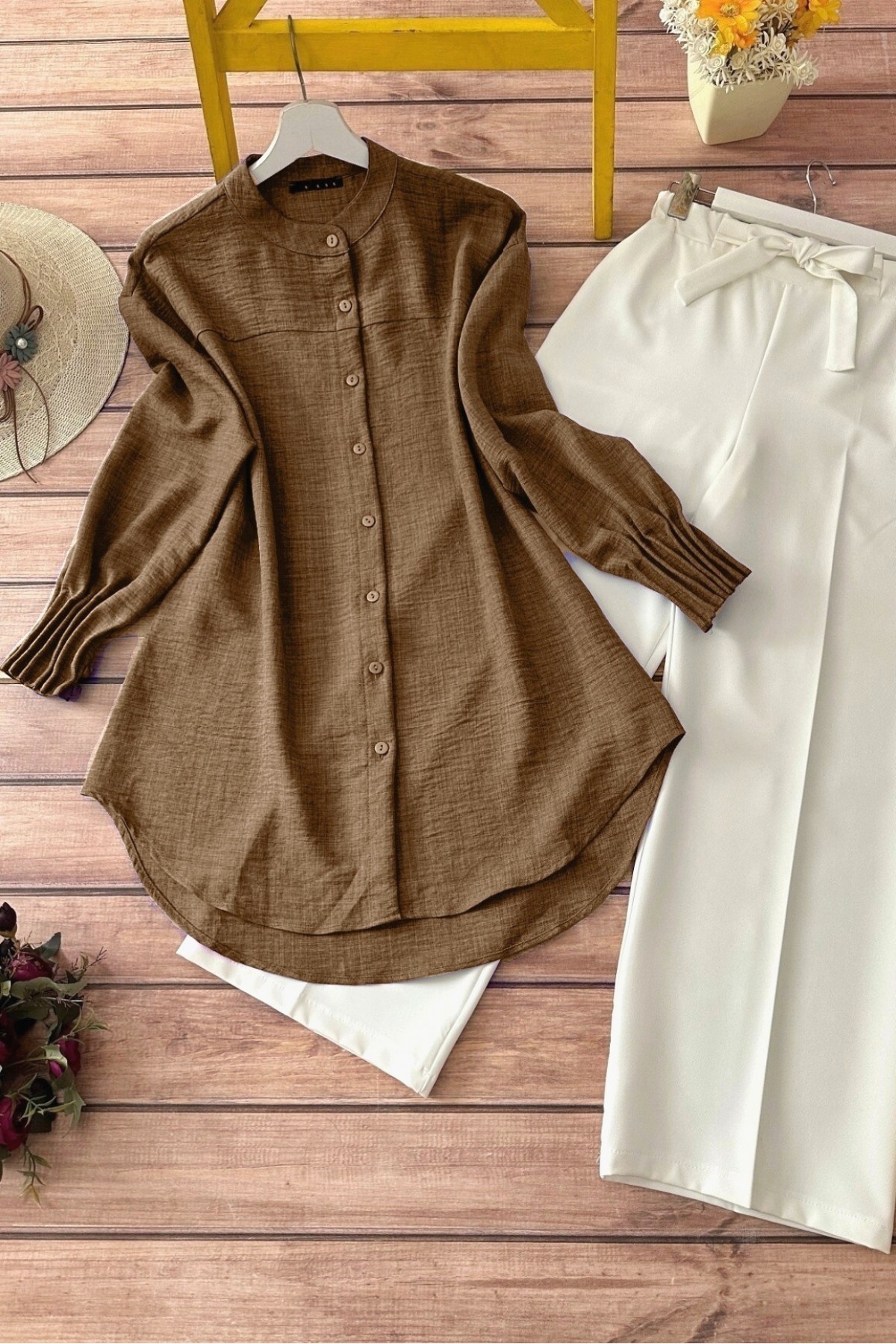 Kol Manşeti Drapeli Oval Kesim Gömlek    -Taba